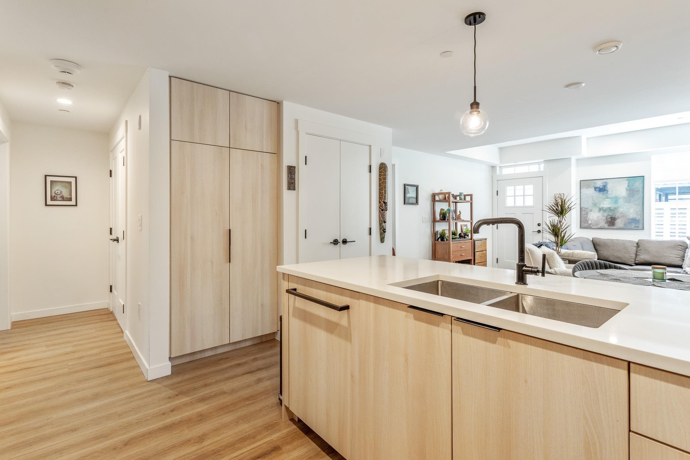 6 - 237 Ridgeway Avenue, North Vancouver, V7L 0H6 — photo 4