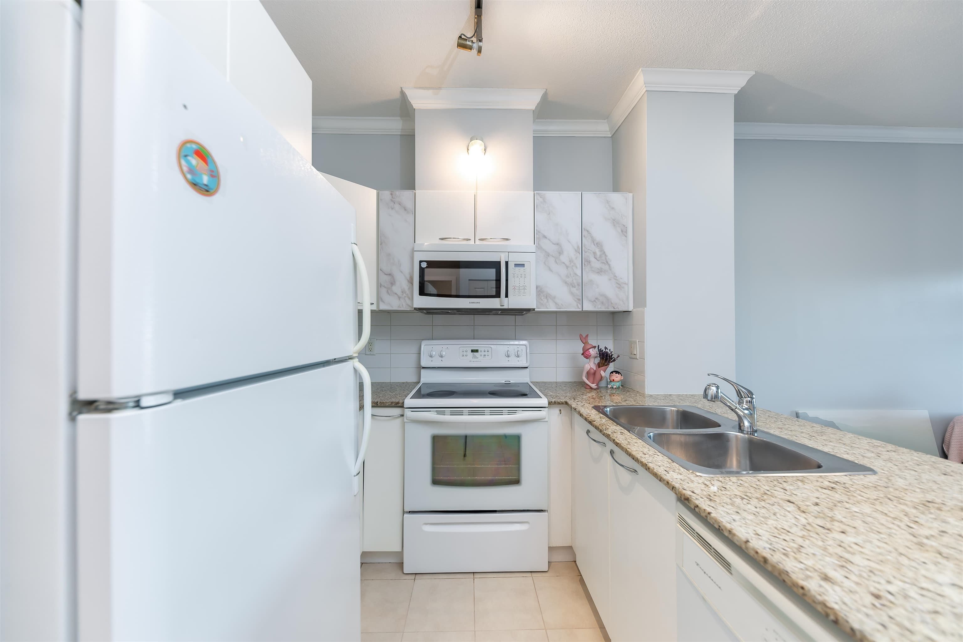 210 - 4028 Knight Street, Vancouver, V5N 5Y8 — photo 3