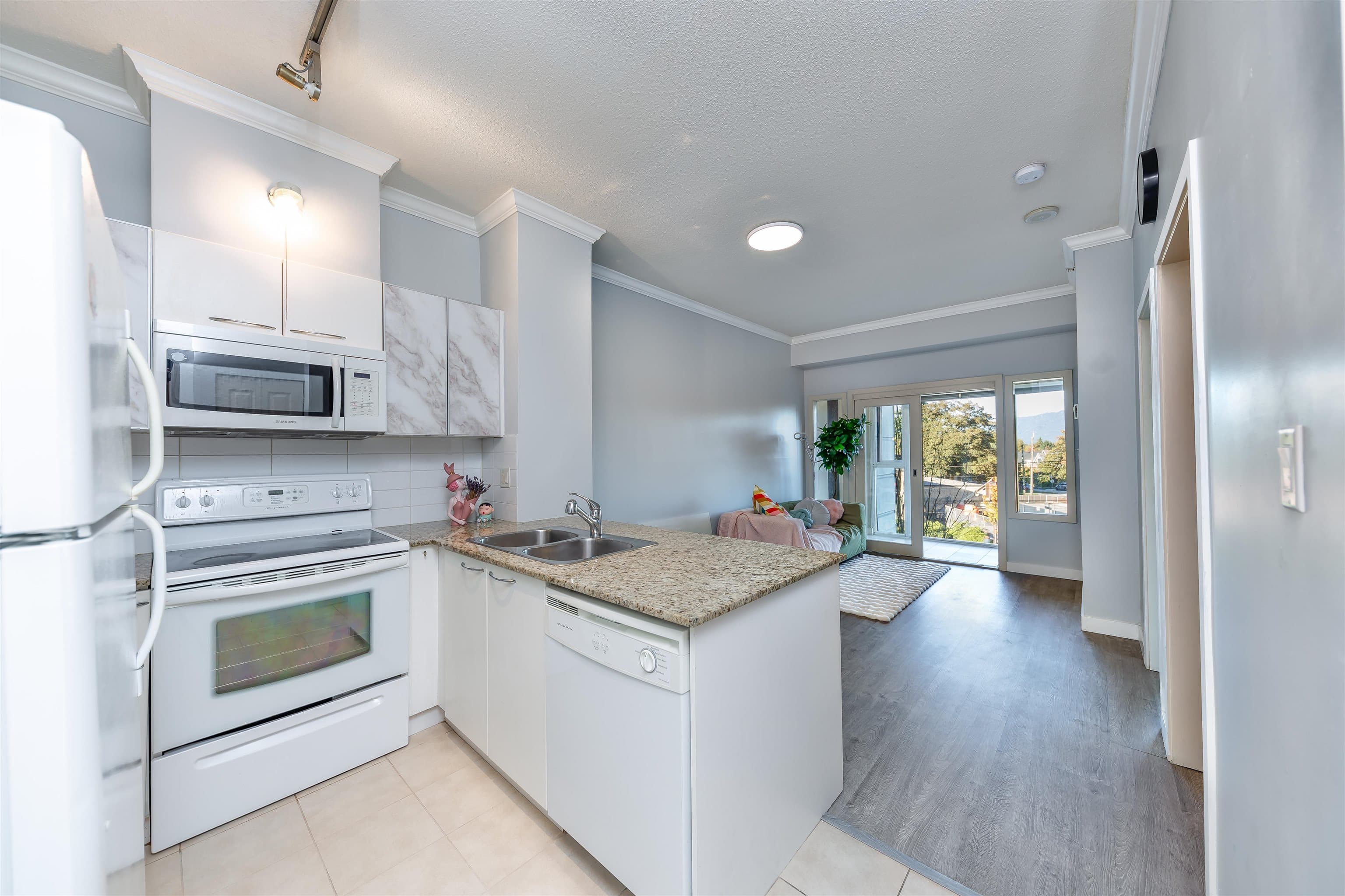 210 - 4028 Knight Street, Vancouver, V5N 5Y8 — photo 4