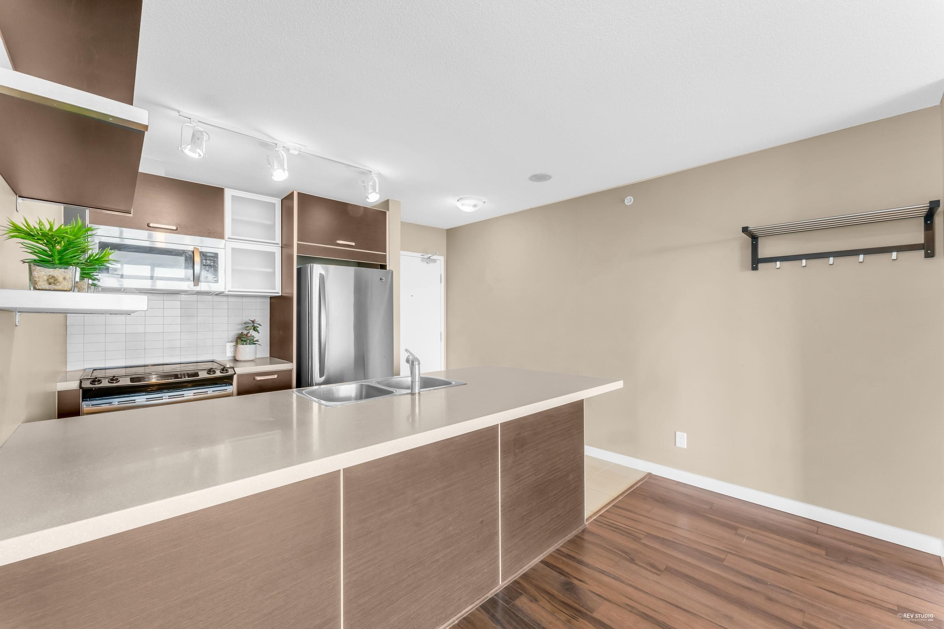 2909 - 9981 Whalley Boulevard, Surrey, V3T 0H5 — photo 2