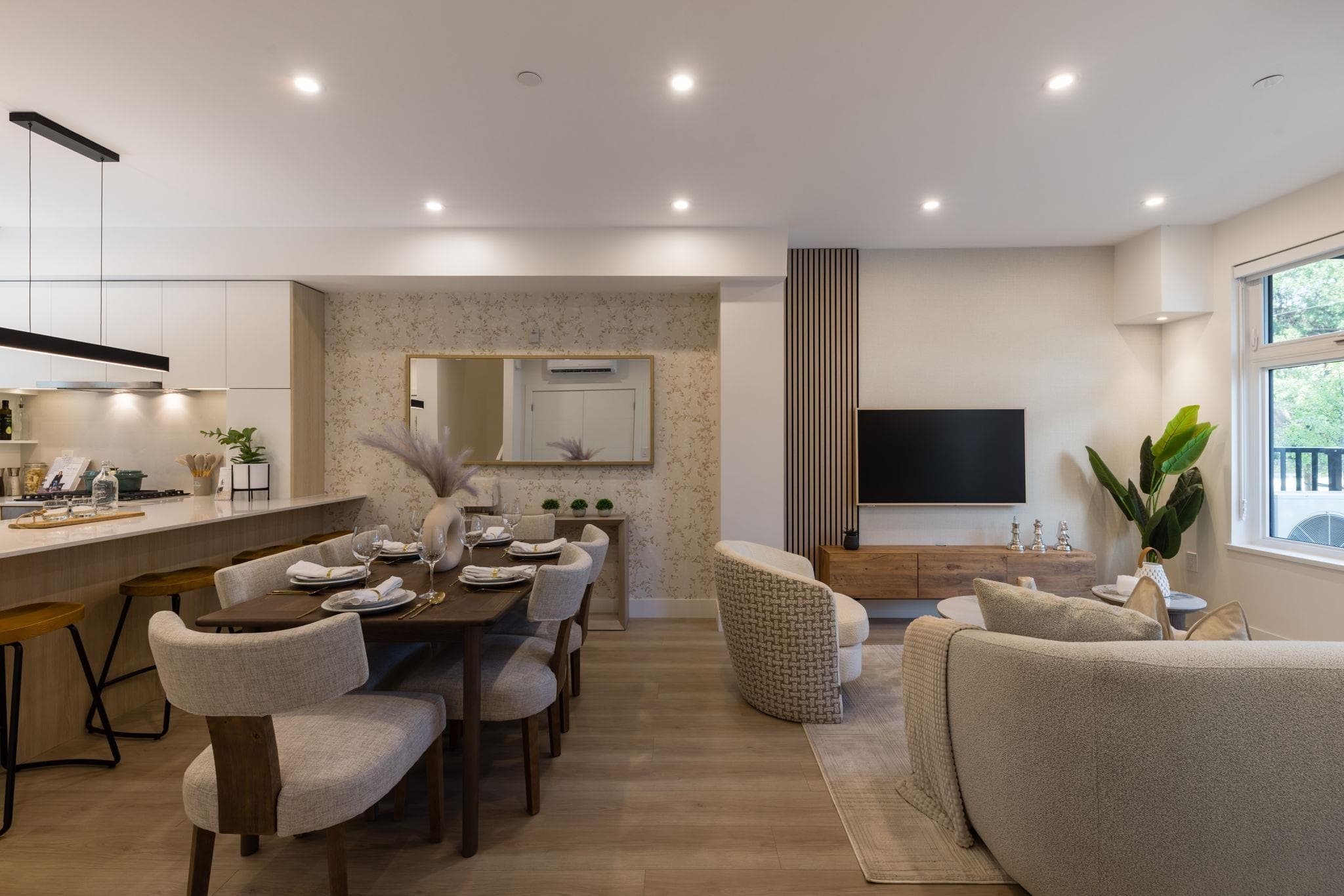 112 - 342 Mountain Highway, North Vancouver, V7J 2K8 — photo 2