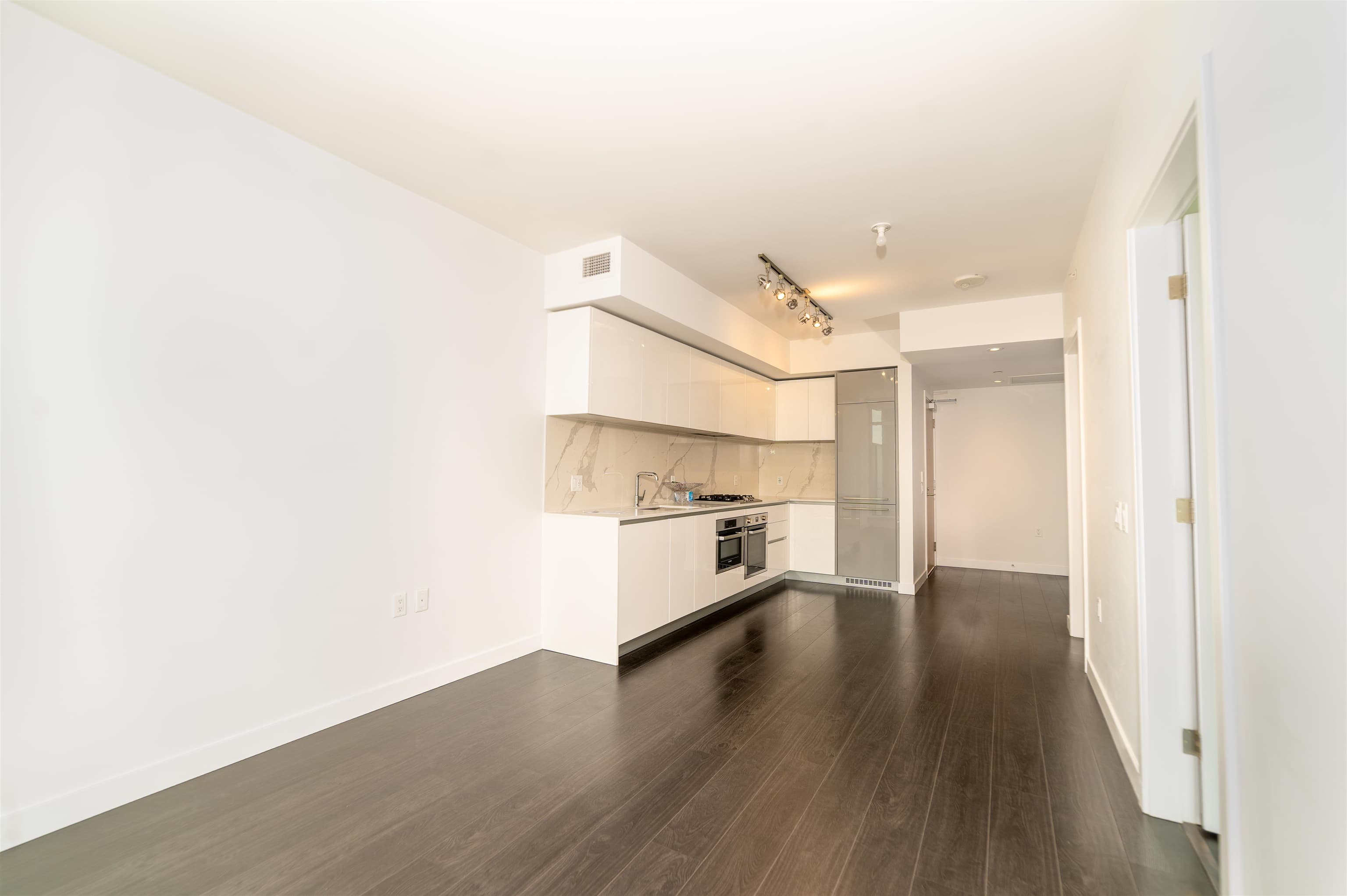 801 - 2085 Skyline Court, Burnaby, V5C 0M6 — photo 3