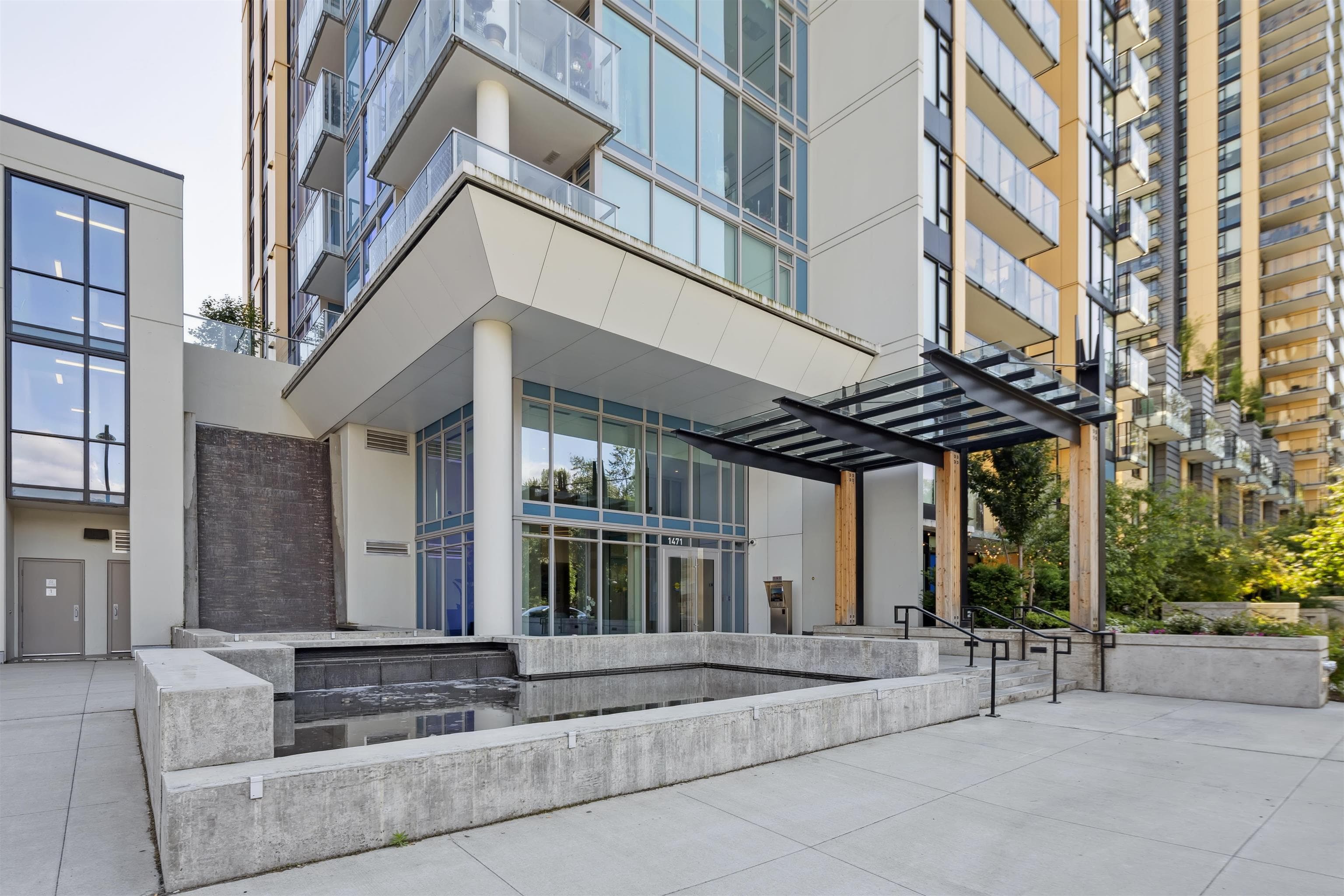 1207 - 1471 Hunter Street, North Vancouver, V7J 1H3 — photo 4