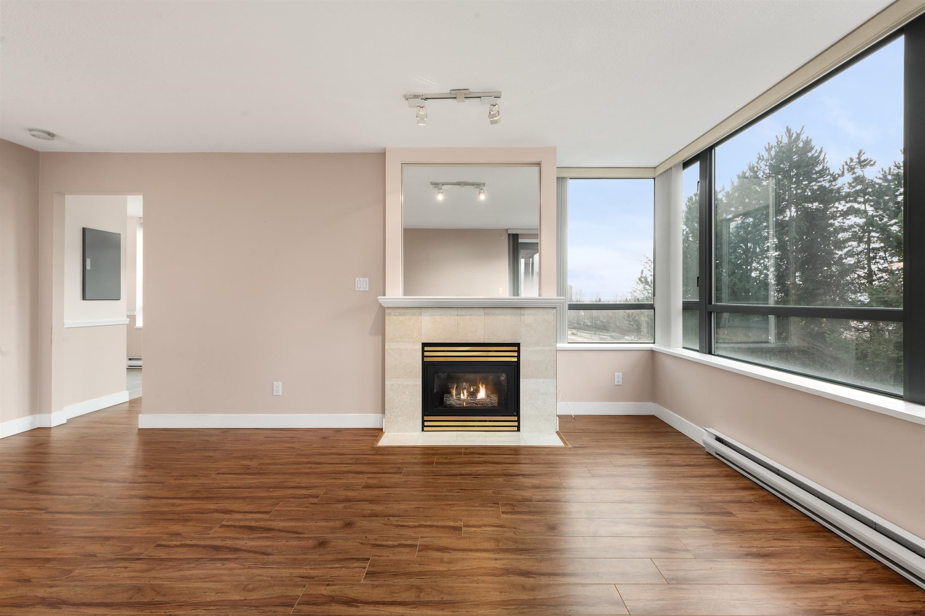 306 - 6622 Southoaks Crescent, Burnaby, V5E 4K2 — photo 1