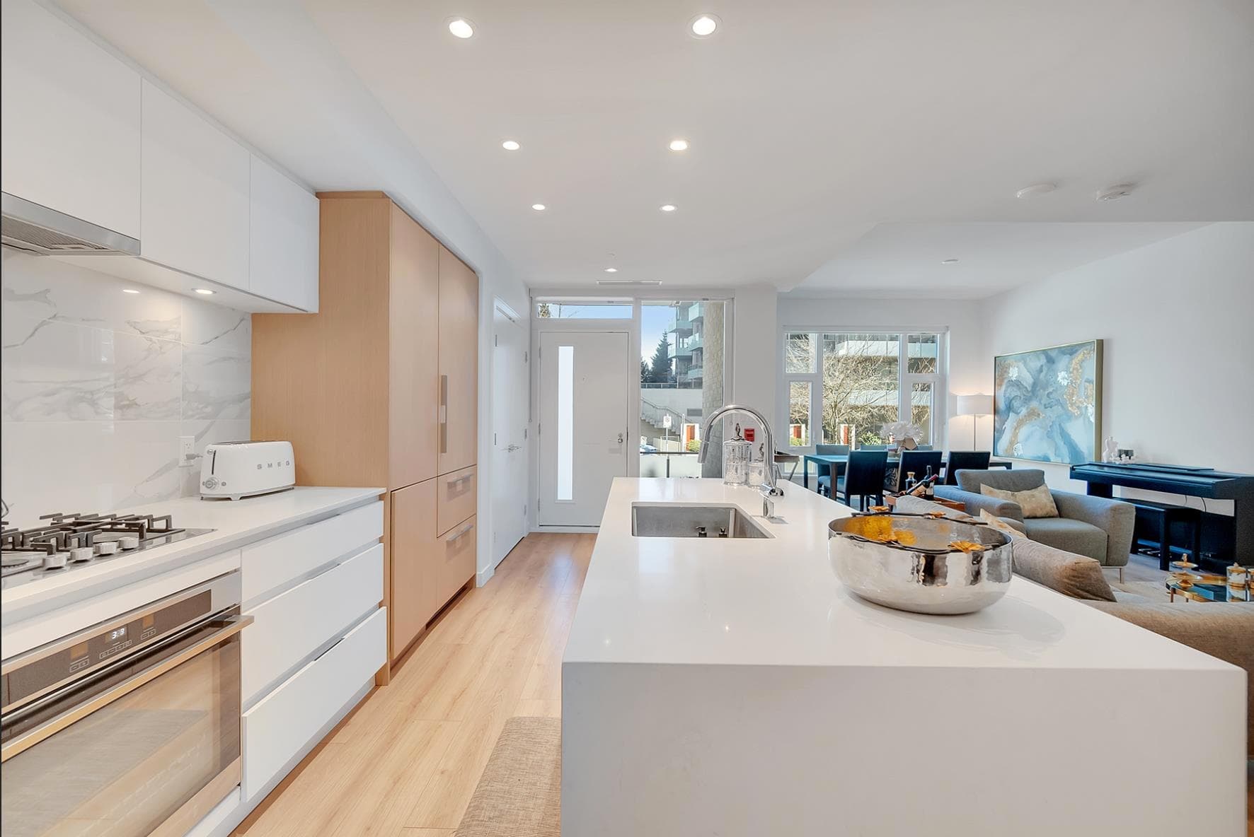 107 - 1500 Fern Street, North Vancouver, V7J 1H6 — photo 2