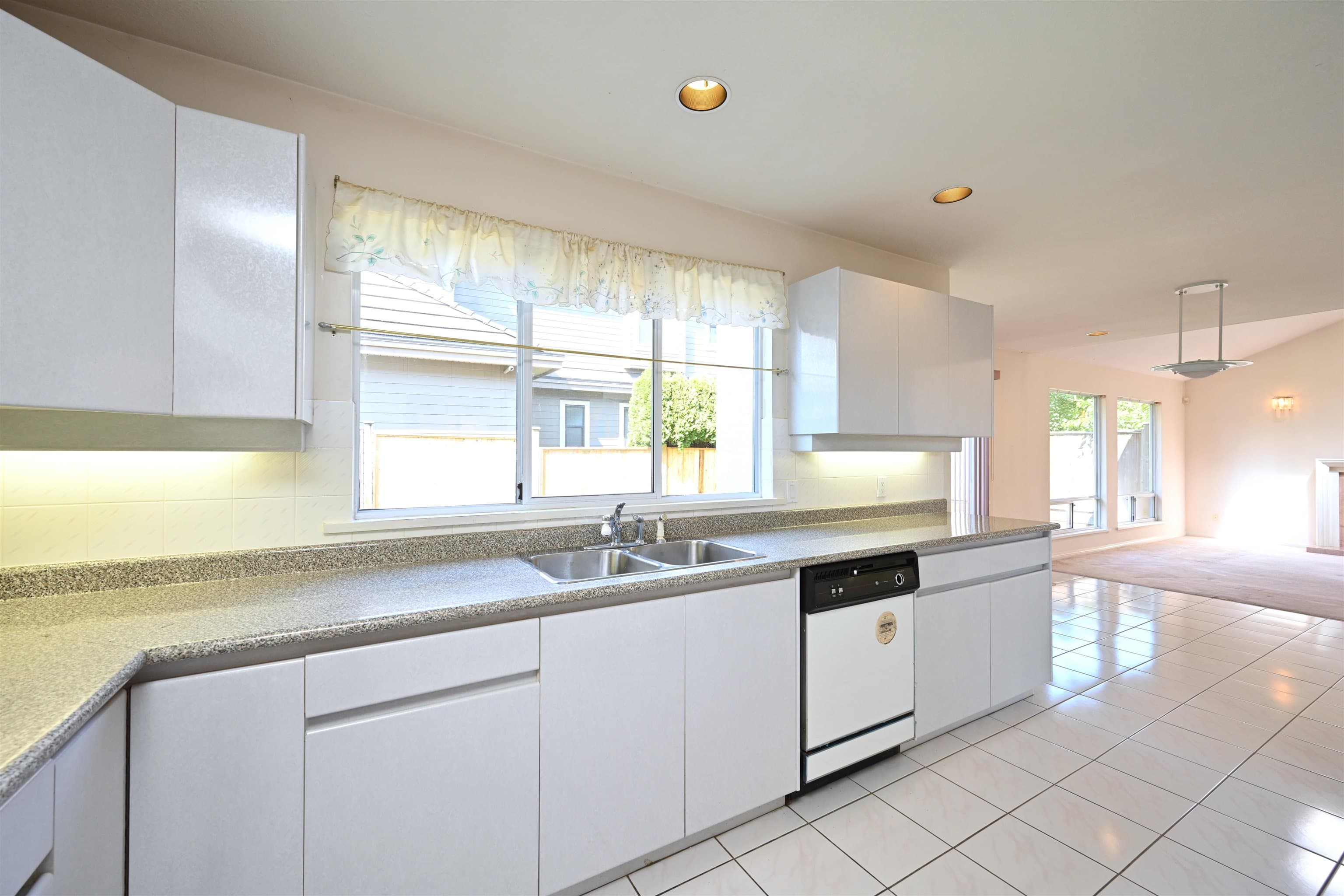 5031 Blundell Road, Richmond, V7C 1H3 — photo 3