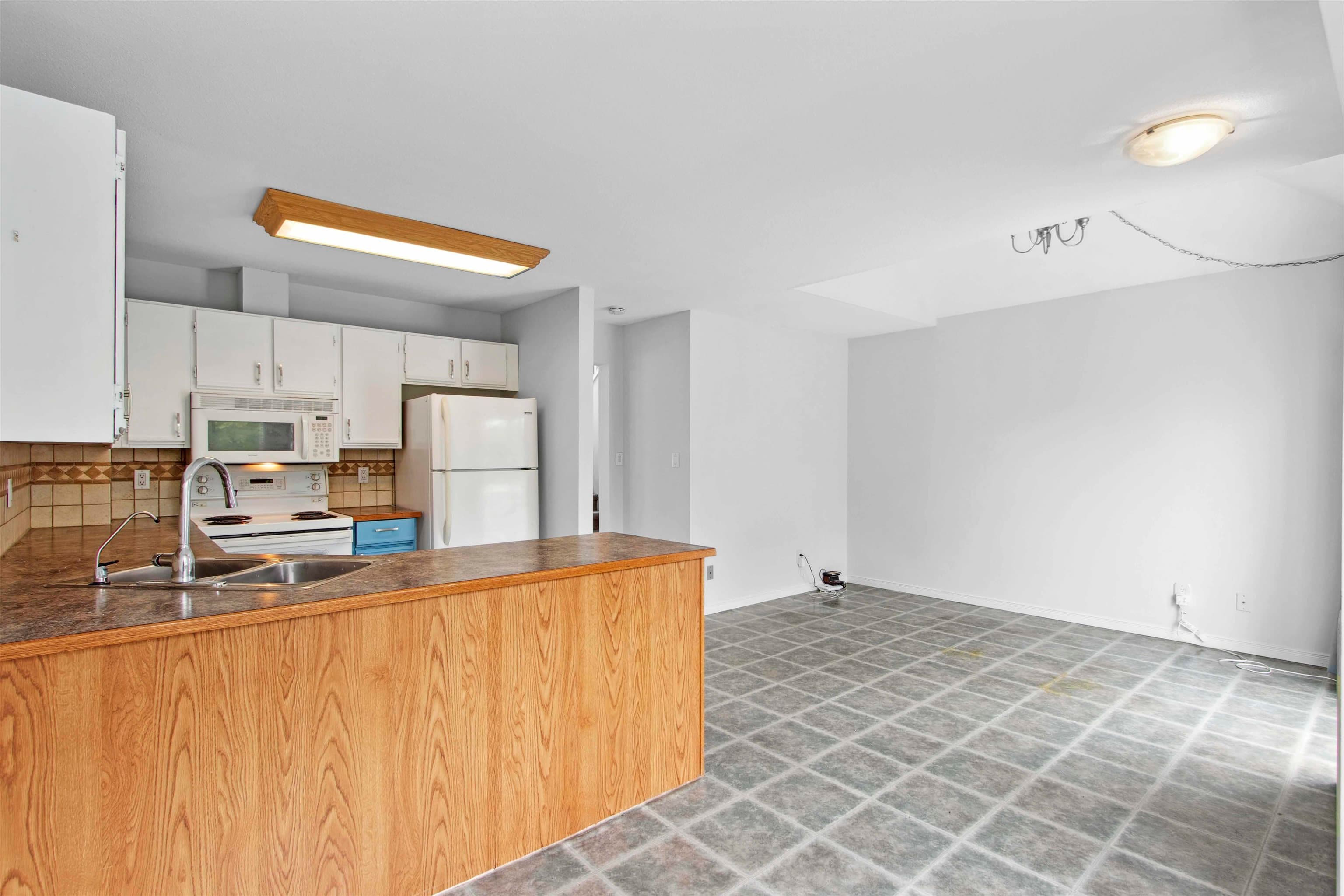 13 - 15550 89 Avenue, Surrey, V3R 1N1 — photo 3