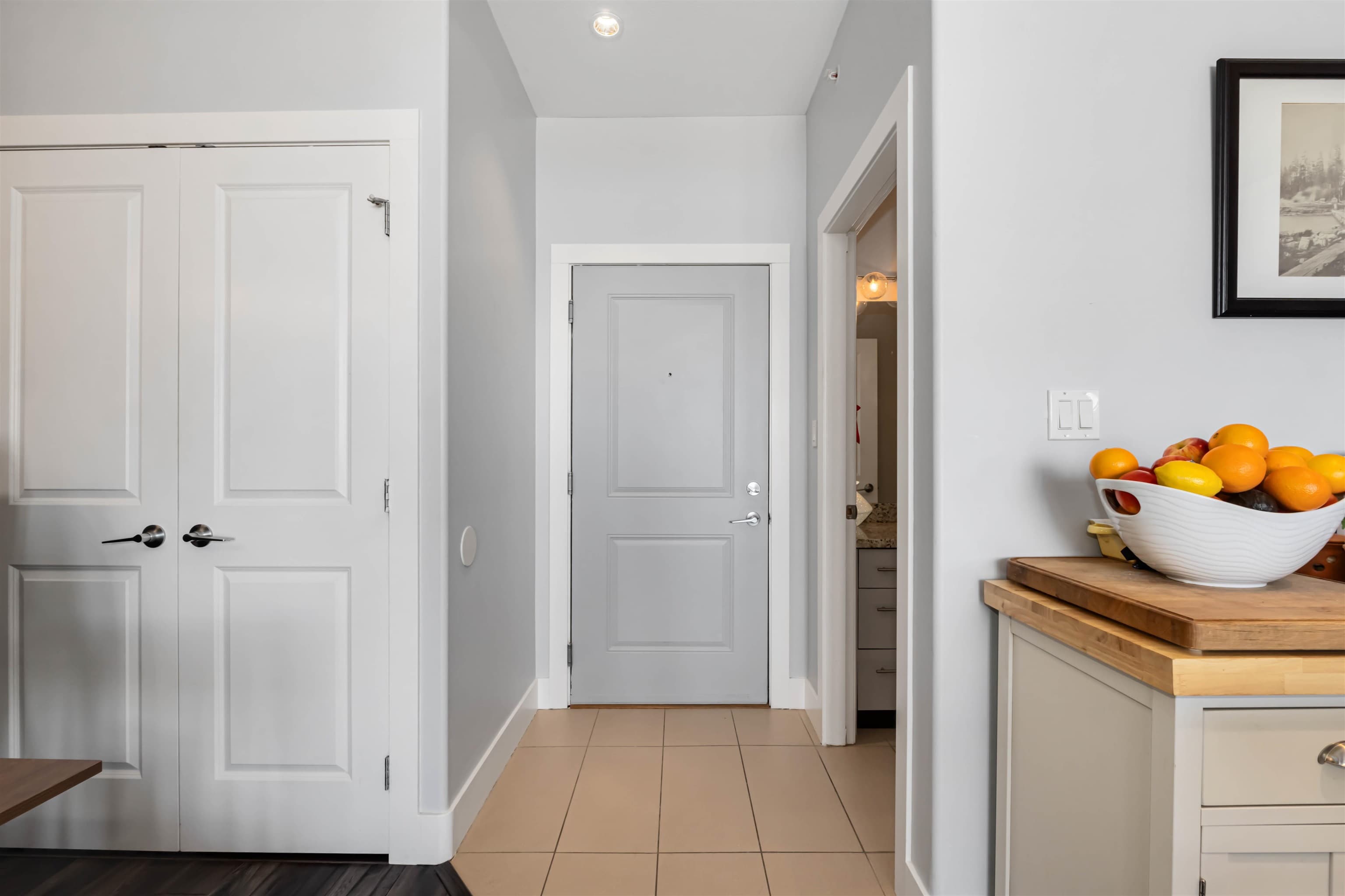 421 - 2970 King George Boulevard, Surrey, V4P 0E6 — photo 2