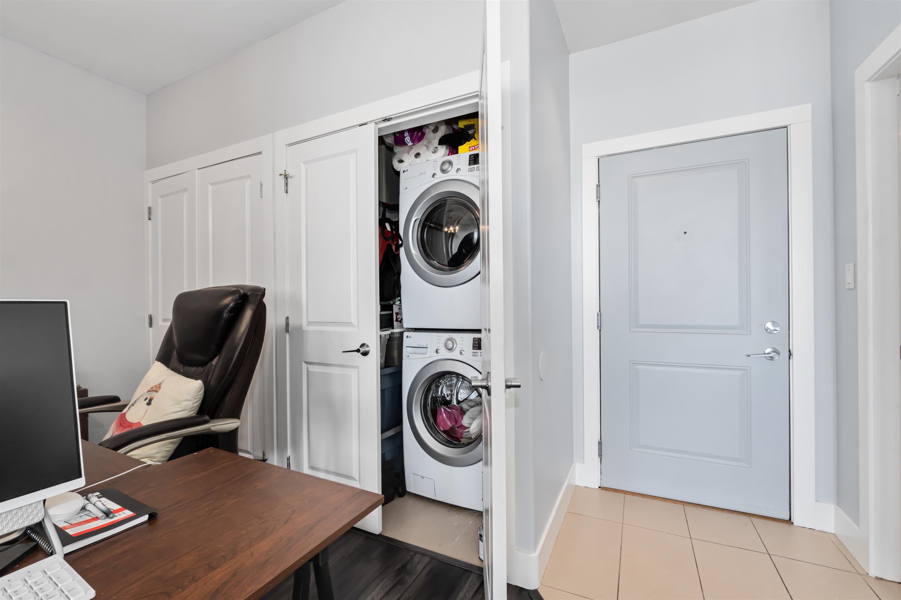 421 - 2970 King George Boulevard, Surrey, V4P 0E6 — photo 3