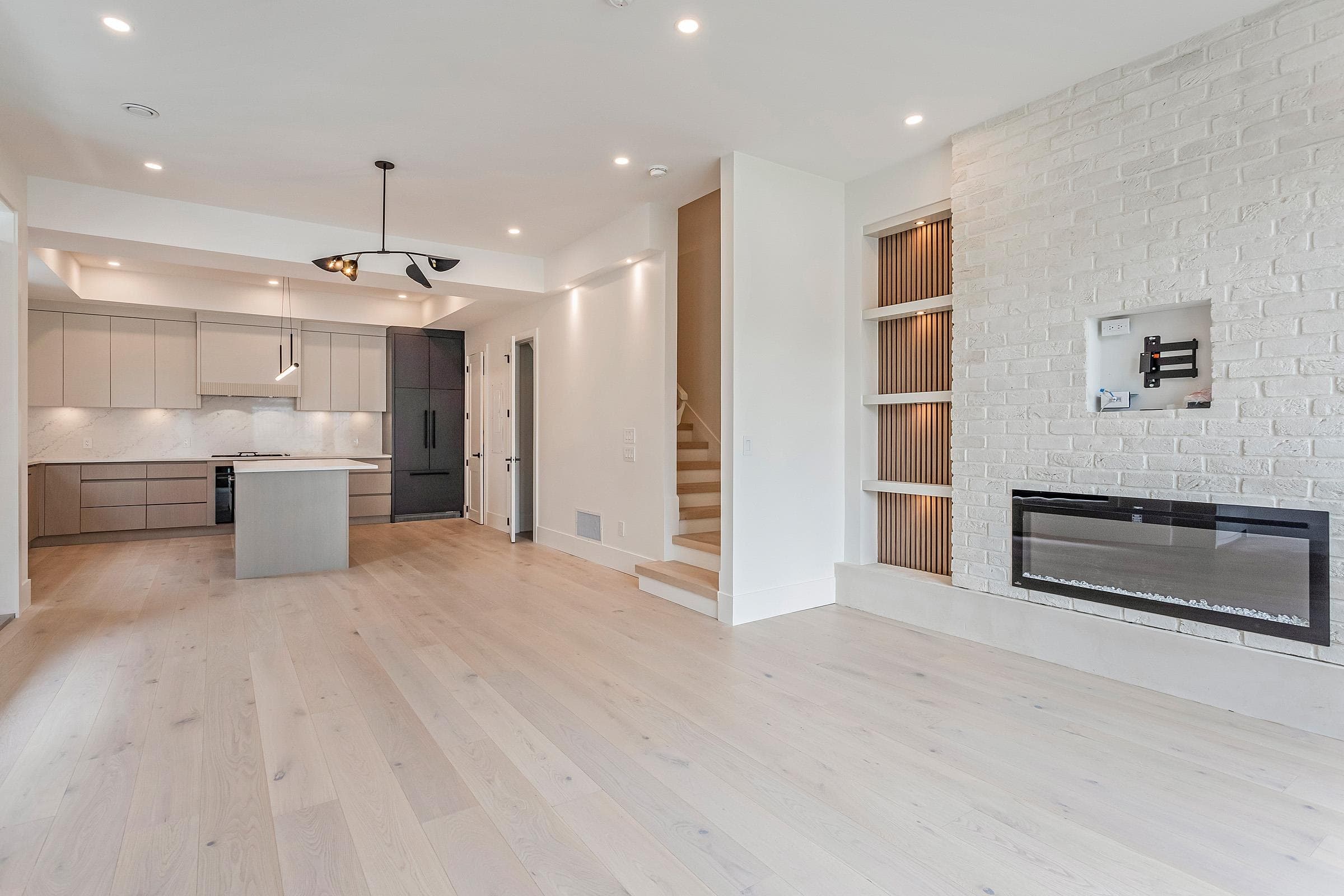 102 - 1038 Delestre Avenue, Coquitlam, V3K 2H2 — photo 2