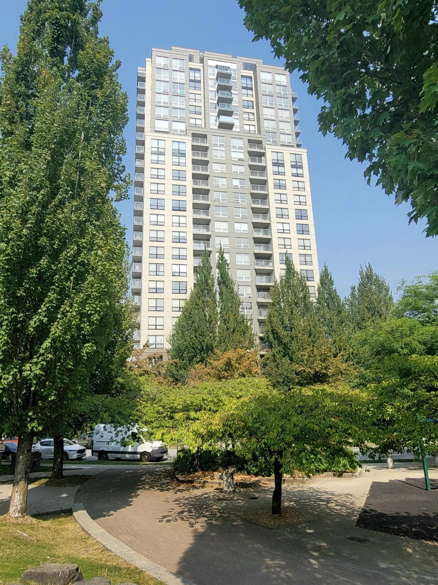 302 - 3663 Crowley Drive, Vancouver, V5R 6H4 — photo 2