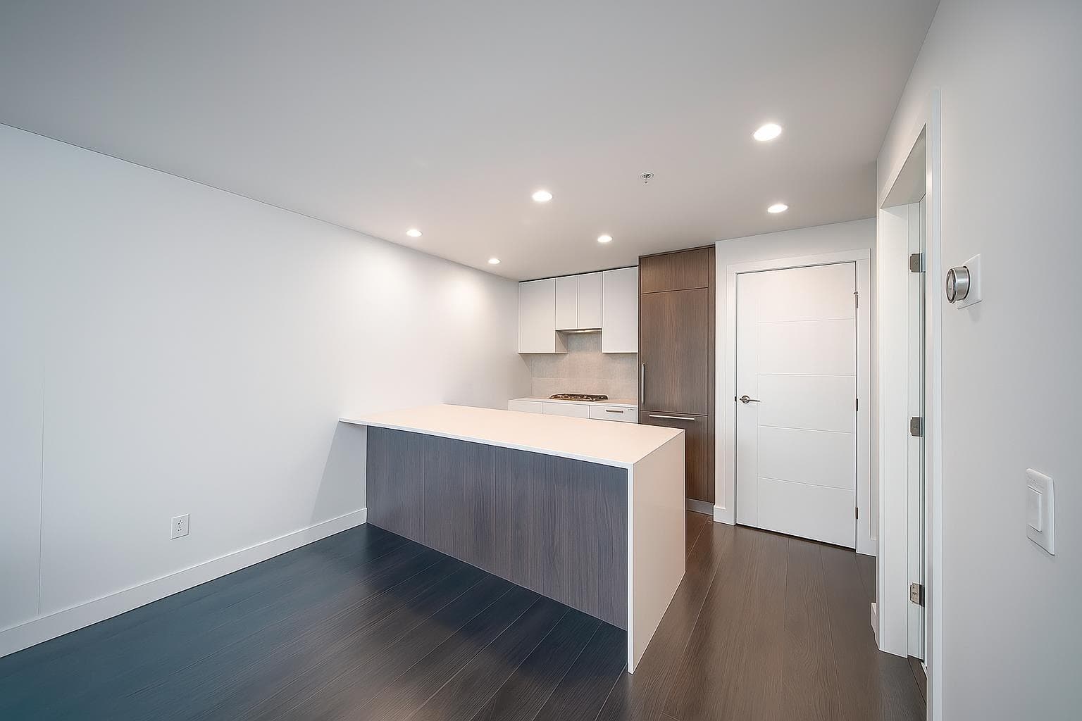 404 - 6398 Silver Avenue, Burnaby, V5H 0K7 — photo 2