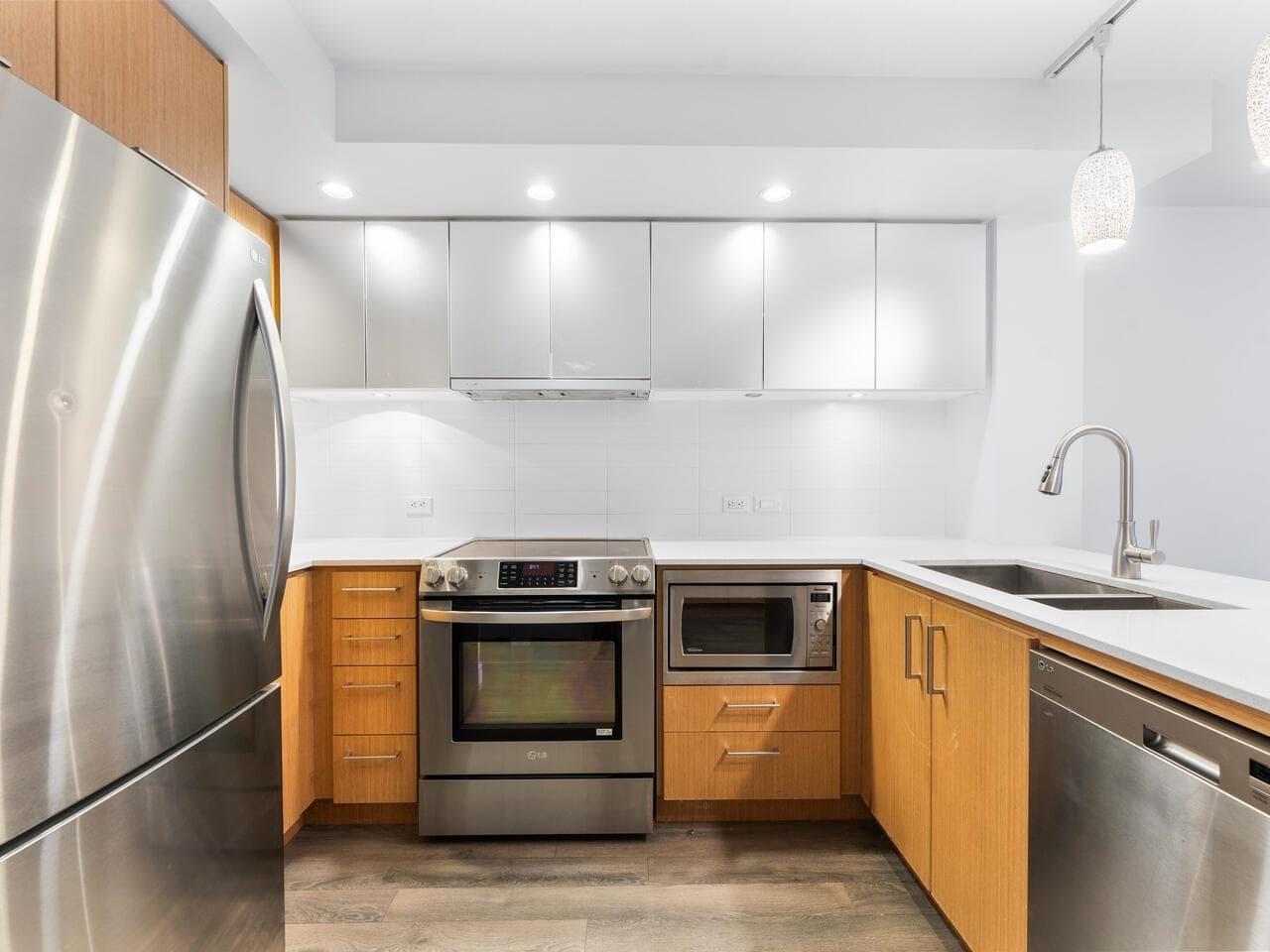 111 - 221 E 3rd Street, North Vancouver, V7L 0C1 — photo 2