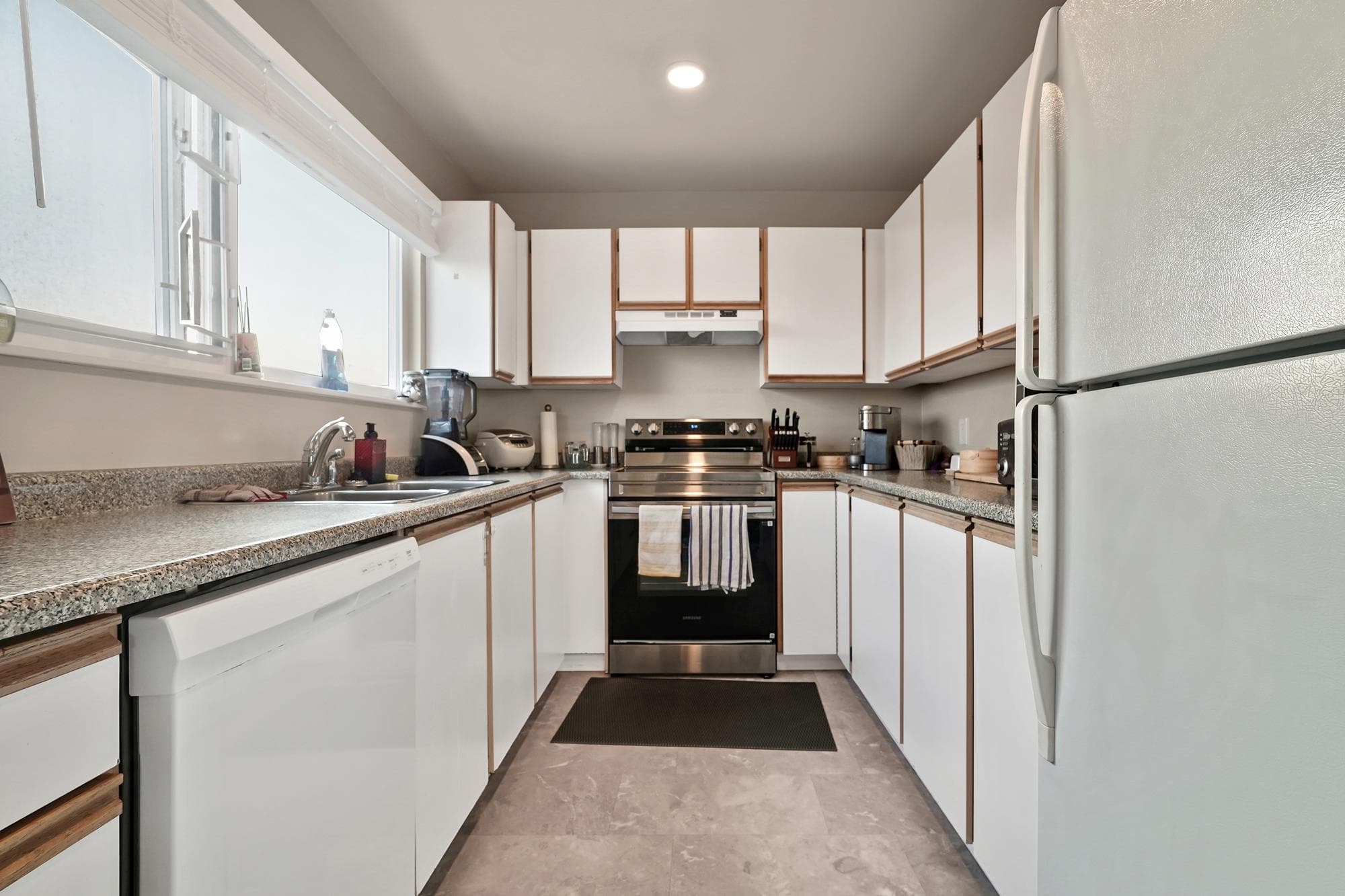 201 - 918 Roderick Avenue, Coquitlam