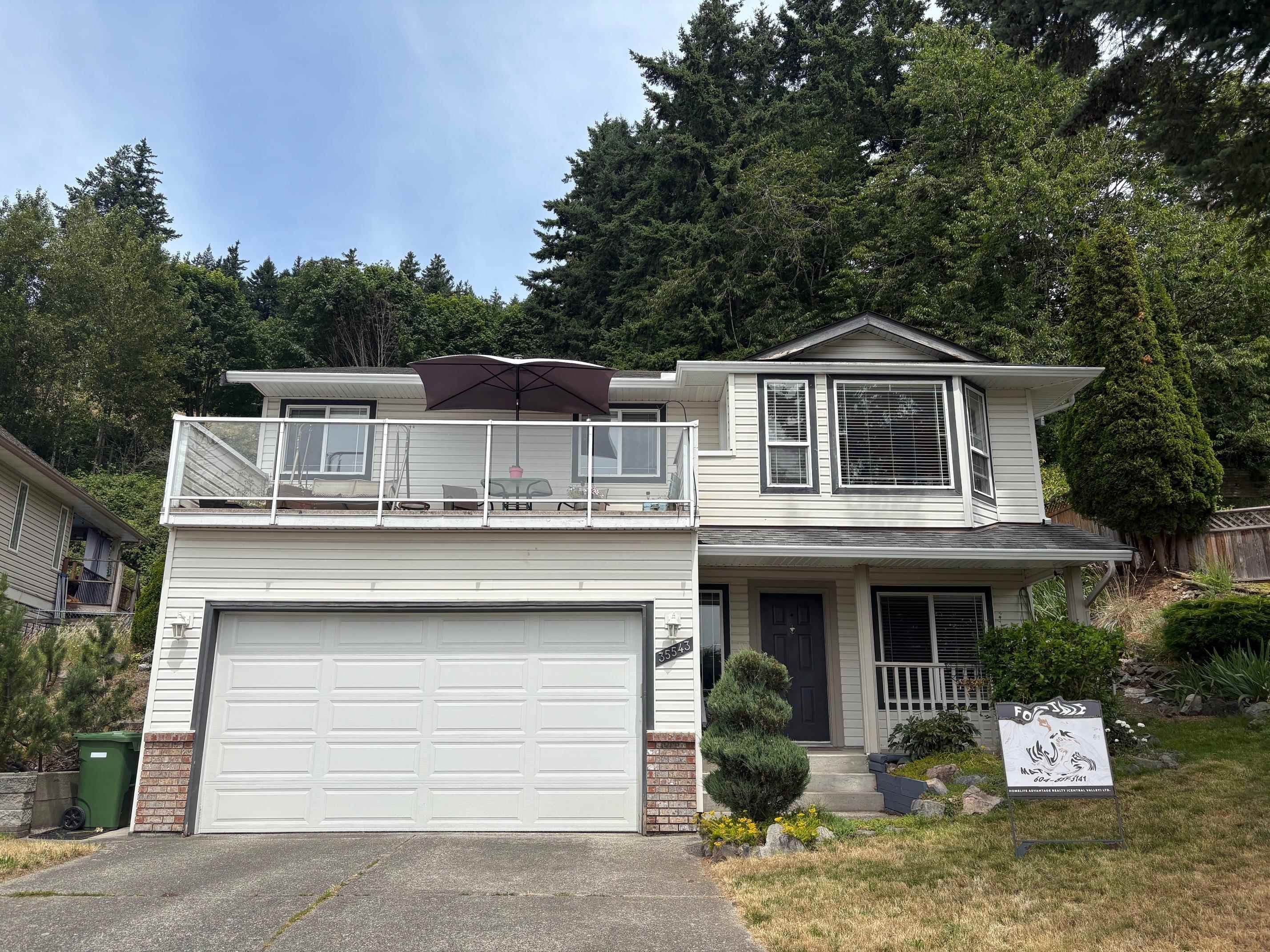 35543 Dina Place, Abbotsford, V3G 1L7 — photo 3