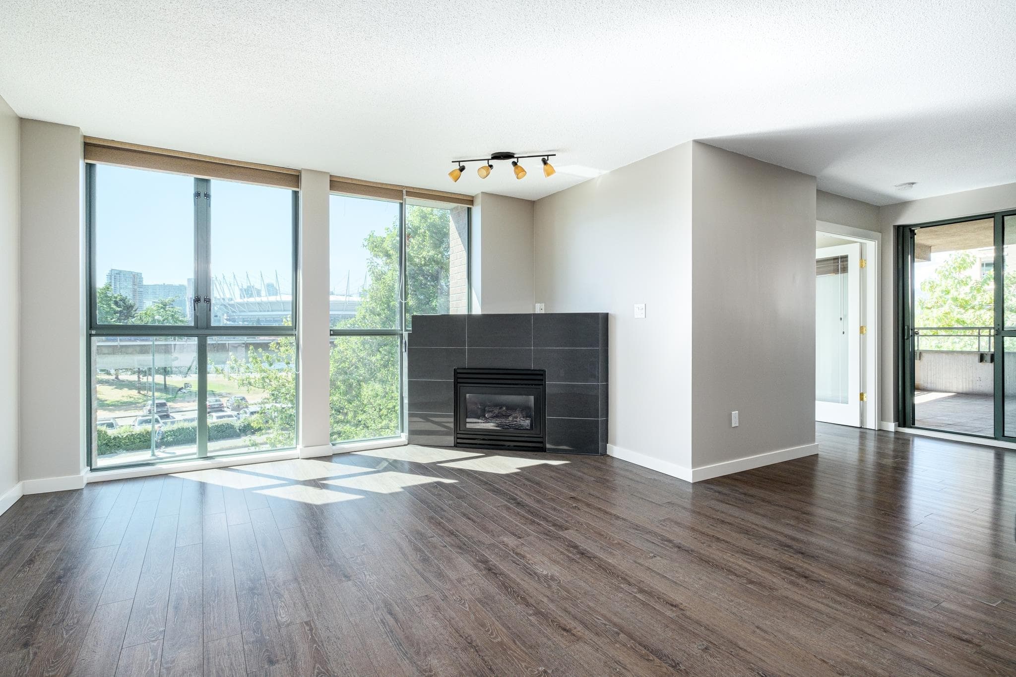 206 - 1088 Quebec Street, Vancouver, V6A 4H2 — photo 3