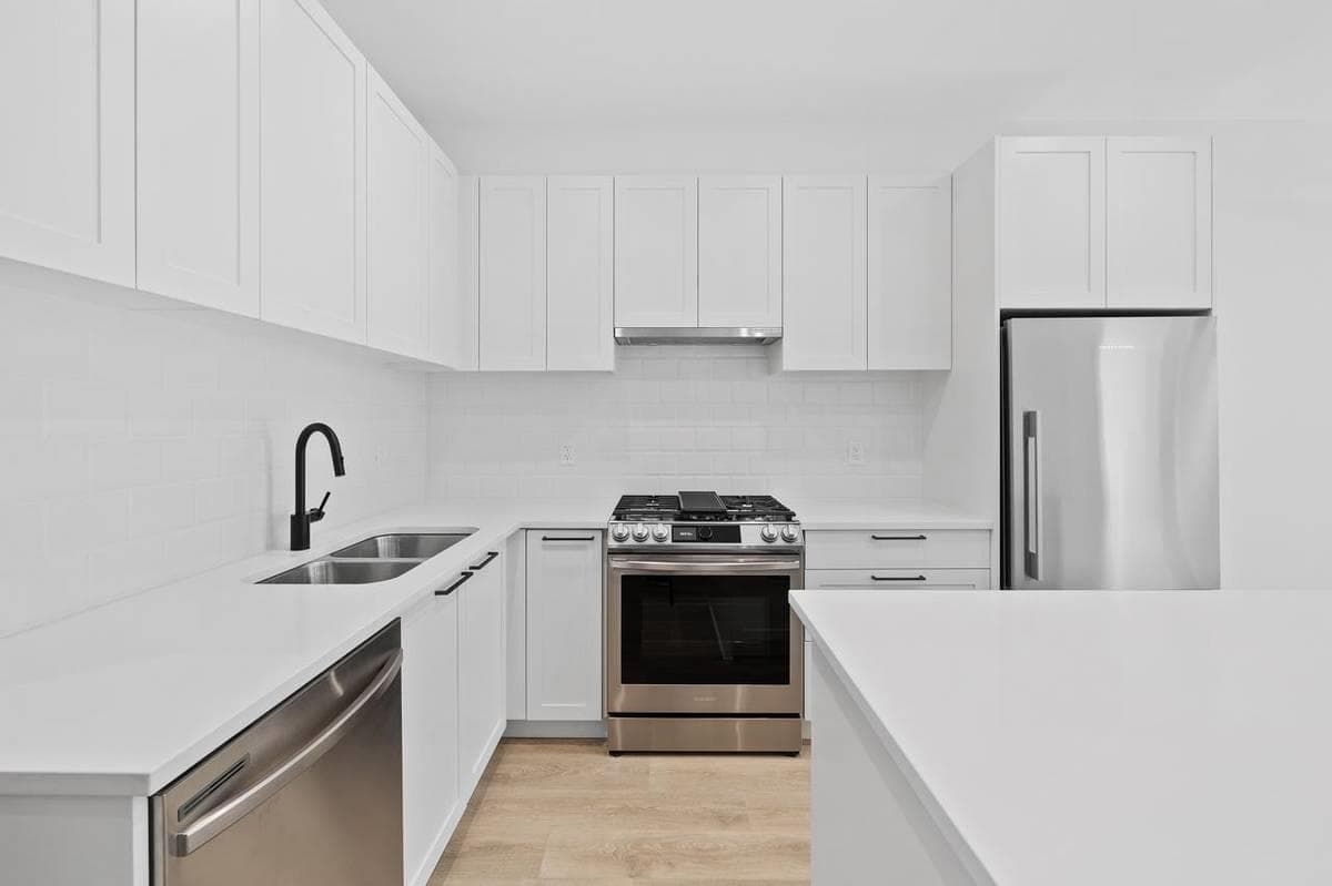 40X - 5415 Brydon Crescent, Langley, V3A 0N4 — photo 1