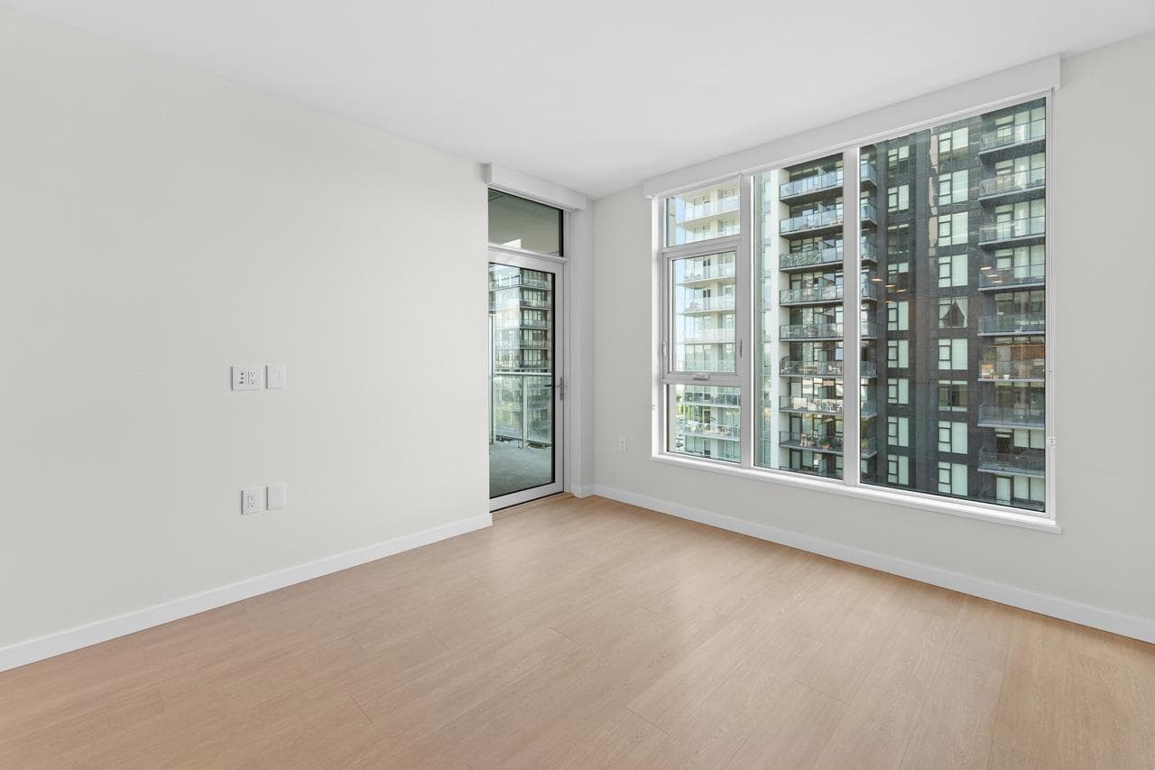 1004 - 4168 Lougheed Highway, Burnaby, V5C 0N9 — photo 4