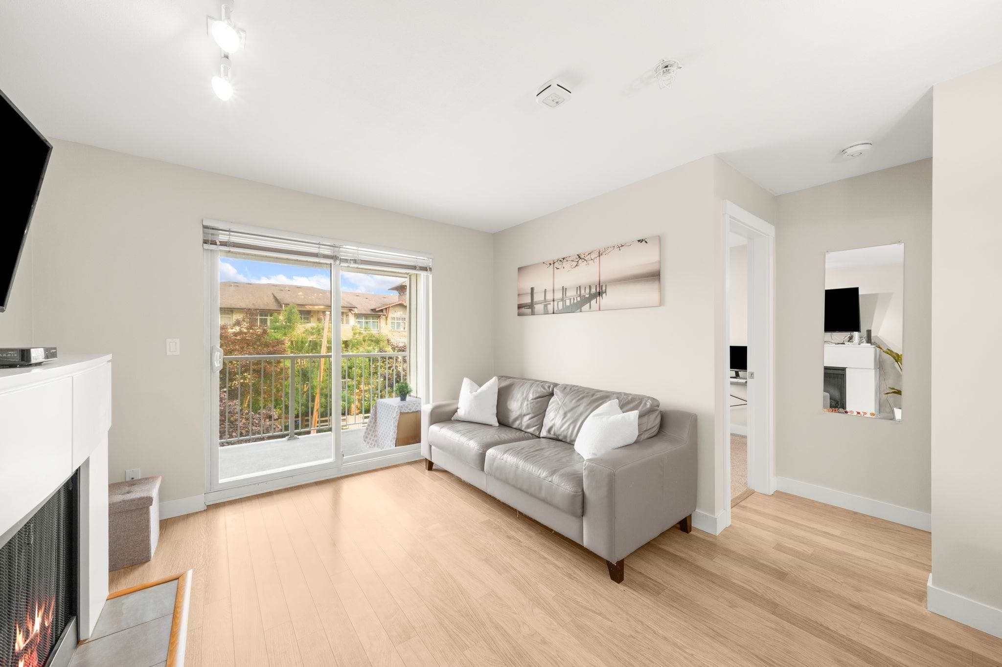 305 - 19388 65 Avenue, Surrey, V4N 5S1 — photo 3
