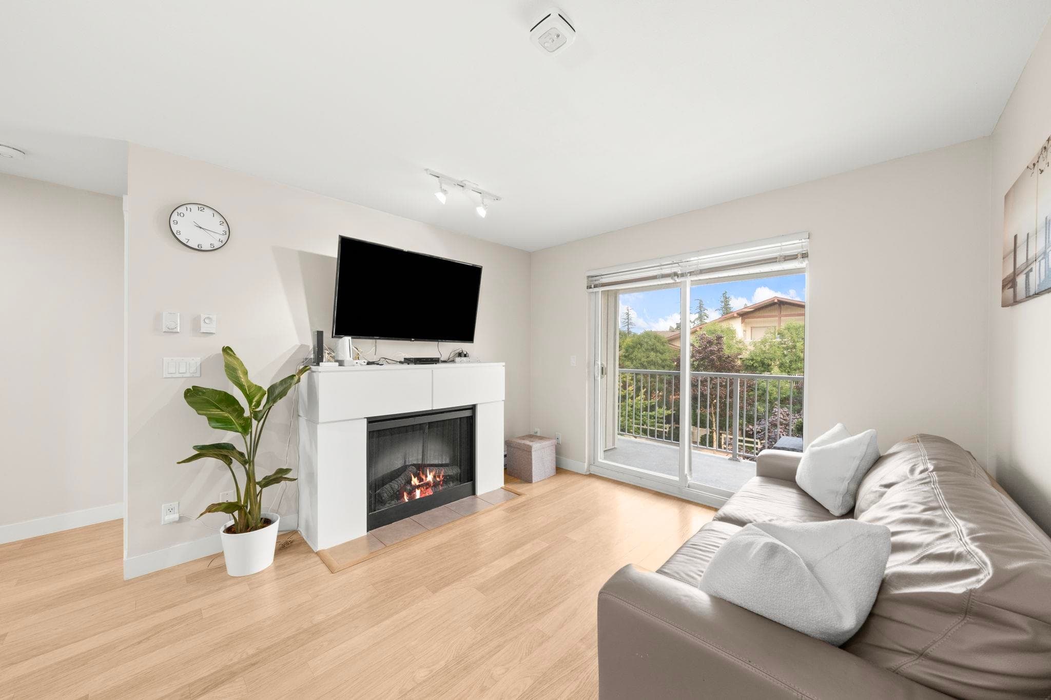 305 - 19388 65 Avenue, Surrey, V4N 5S1 — photo 5