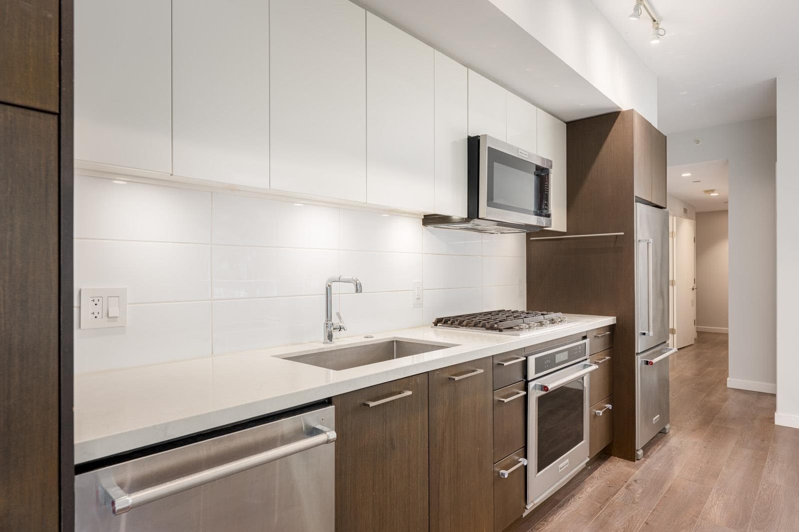 205 - 384 E 1st Avenue, Vancouver, V5T 0G5 — photo 2