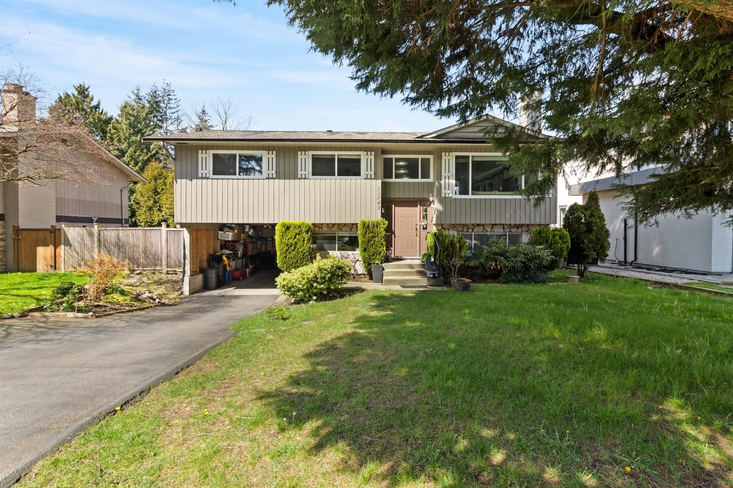 10743 Dunlop Road, Delta