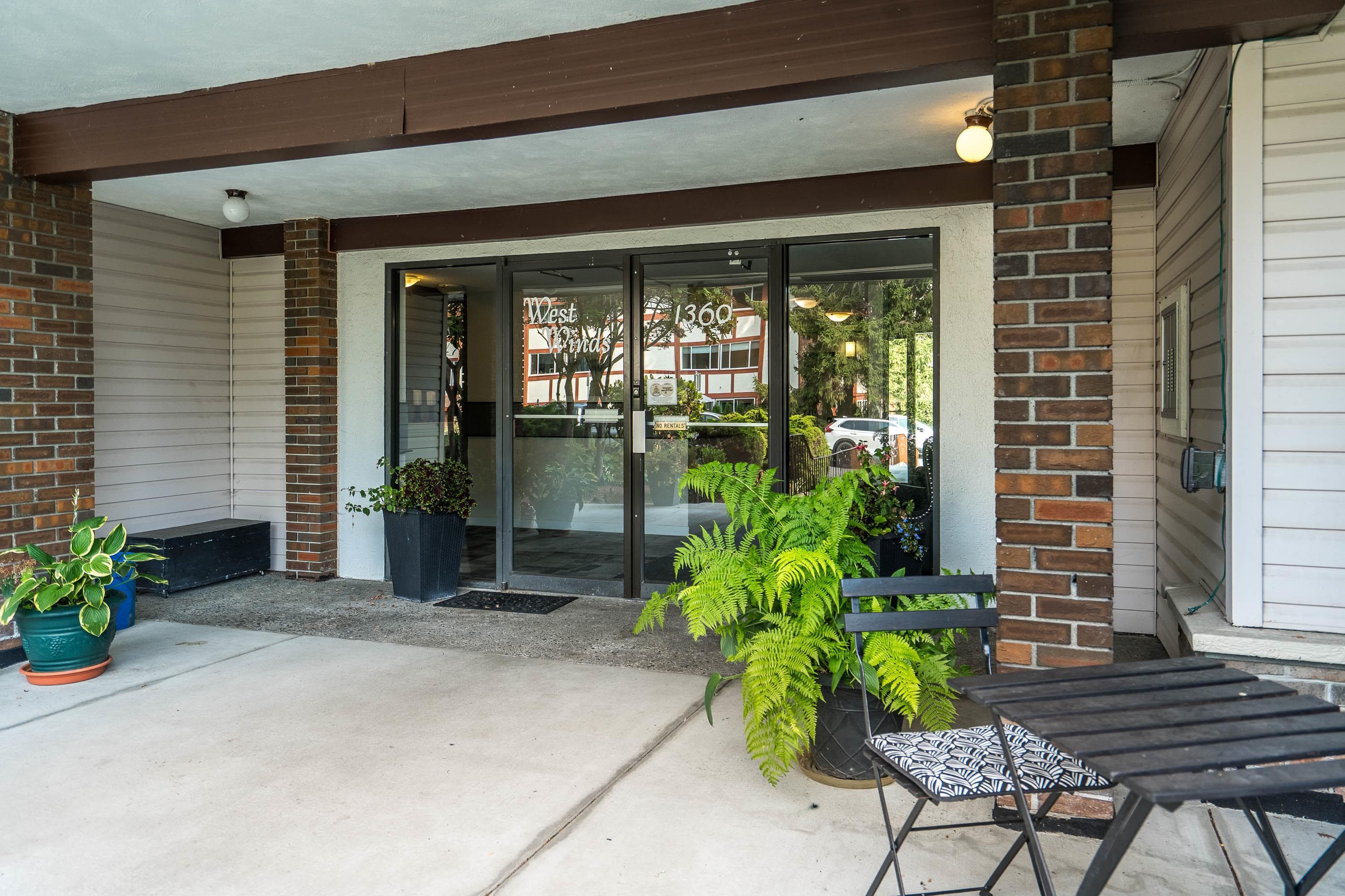 303 - 1360 Martin Street, White Rock, V4B 3W5 — photo 2