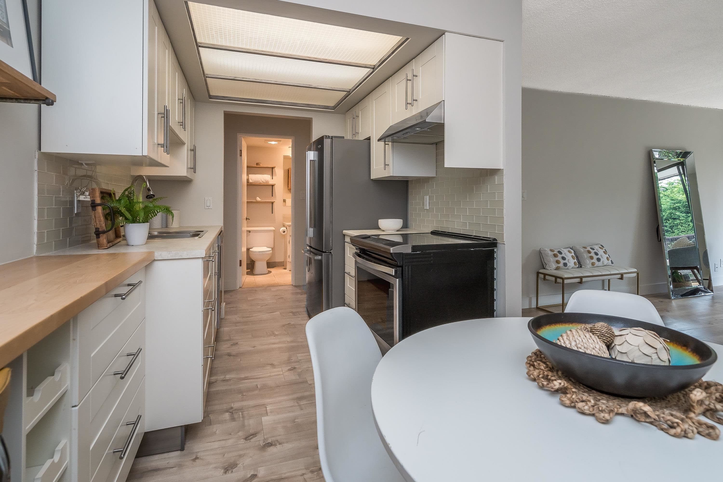 303 - 1360 Martin Street, White Rock, V4B 3W5 — photo 5