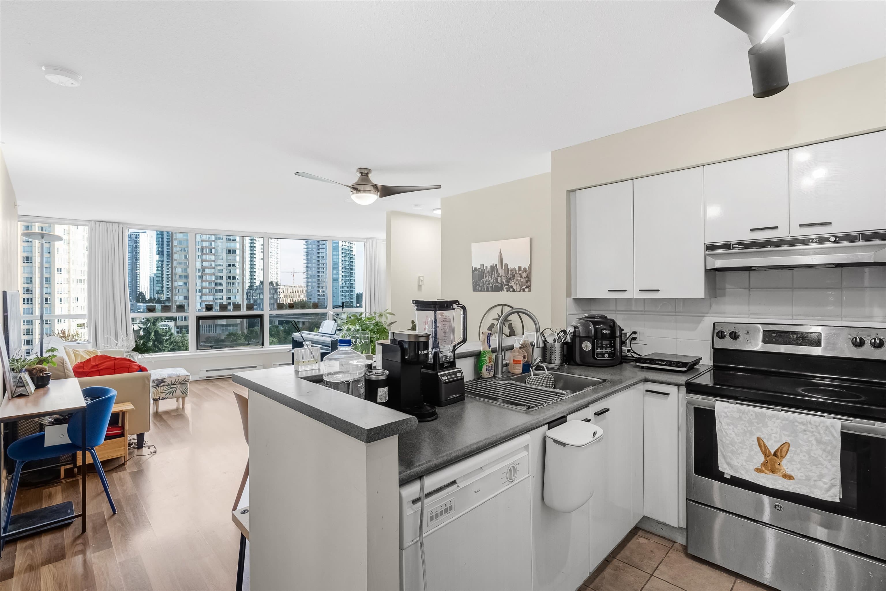 1201 - 6088 Willingdon Avenue, Burnaby, V5H 4V2 — photo 2
