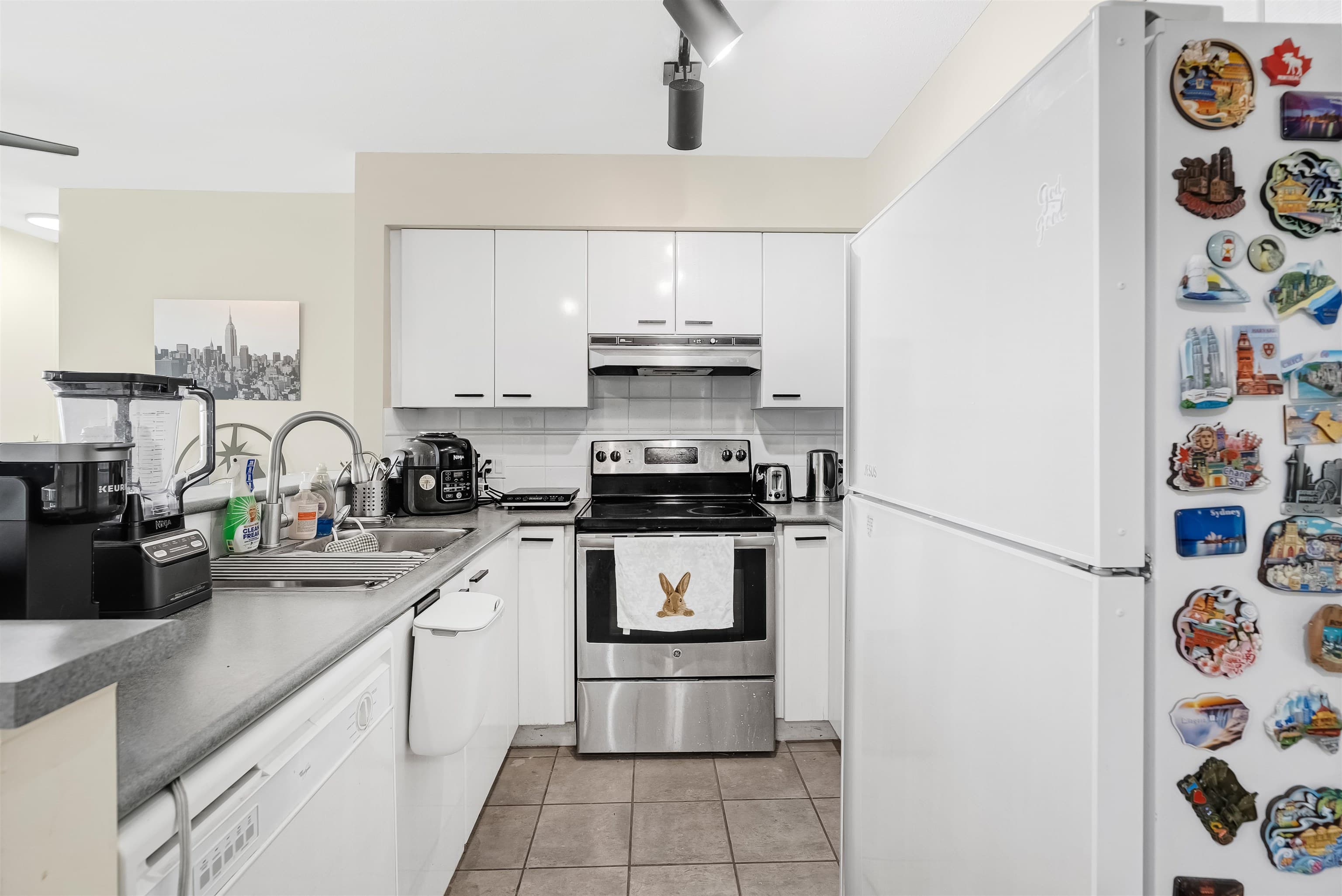 1201 - 6088 Willingdon Avenue, Burnaby, V5H 4V2 — photo 3