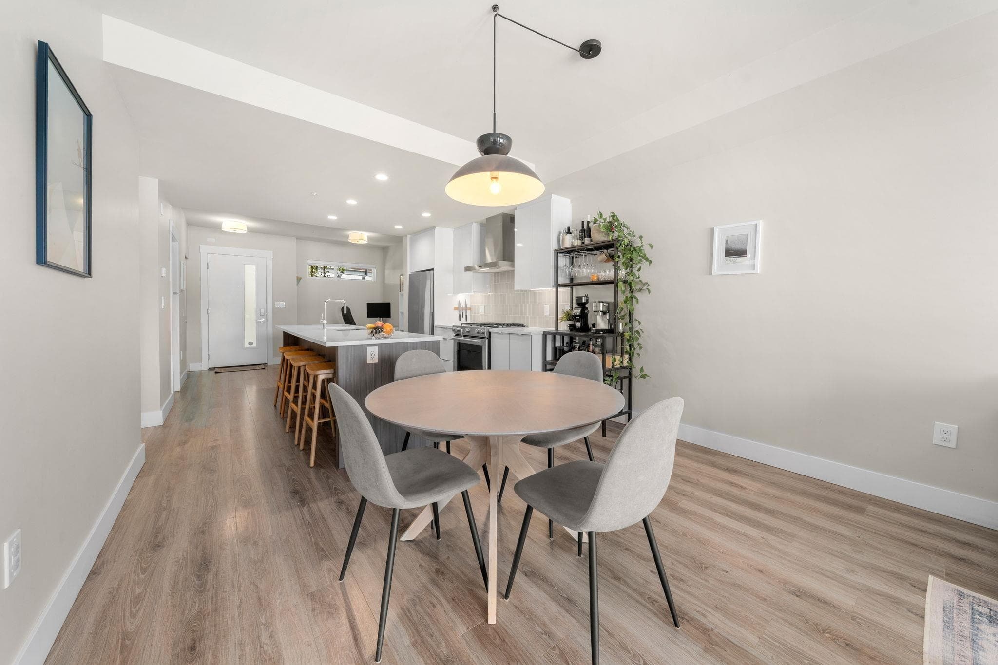 302 - 1496 Charlotte Road, North Vancouver