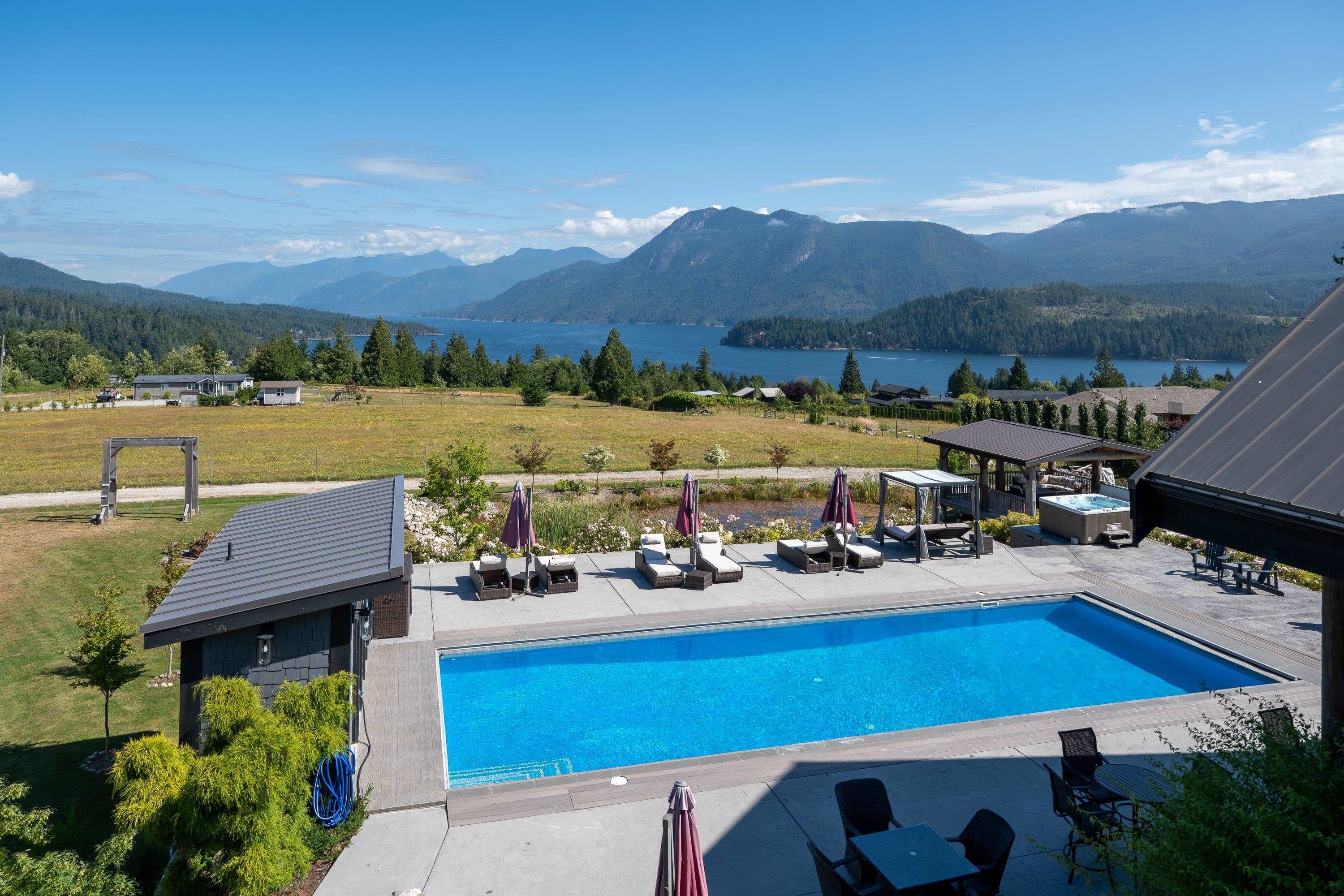 6316 Crowston Road, Sechelt, V7Z 0L1 — photo 3
