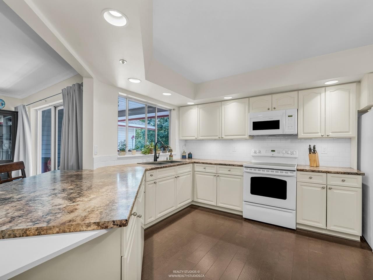 308 - 5776 200 Street, Langley, V3A 1M8 — photo 5