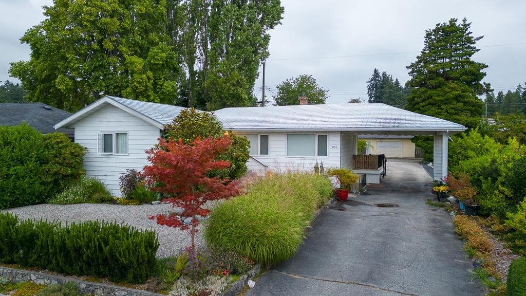5754 Cowrie Street, Sechelt