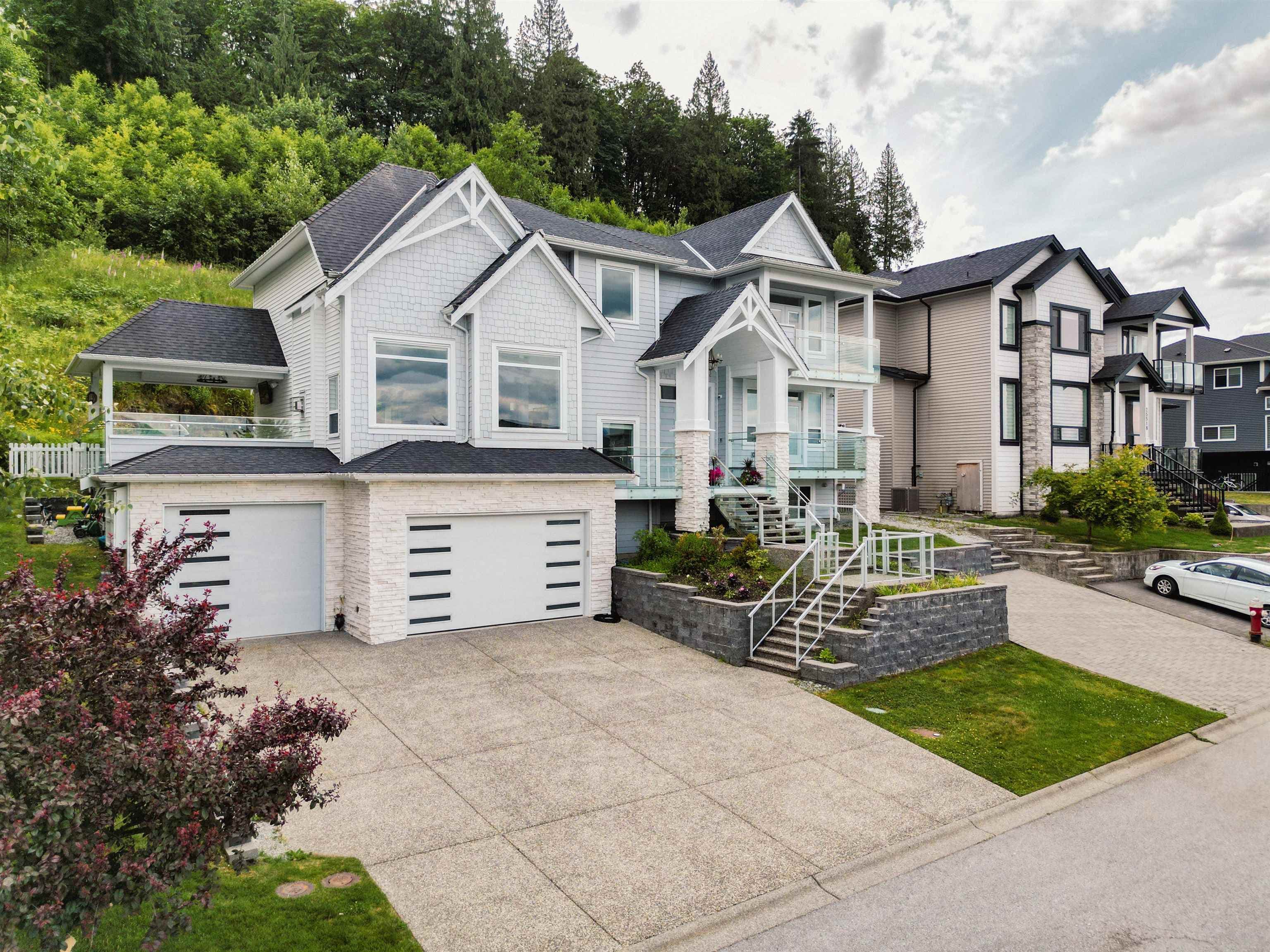 25540 Godwin Drive, Maple Ridge, V2W 1G9 — photo 2