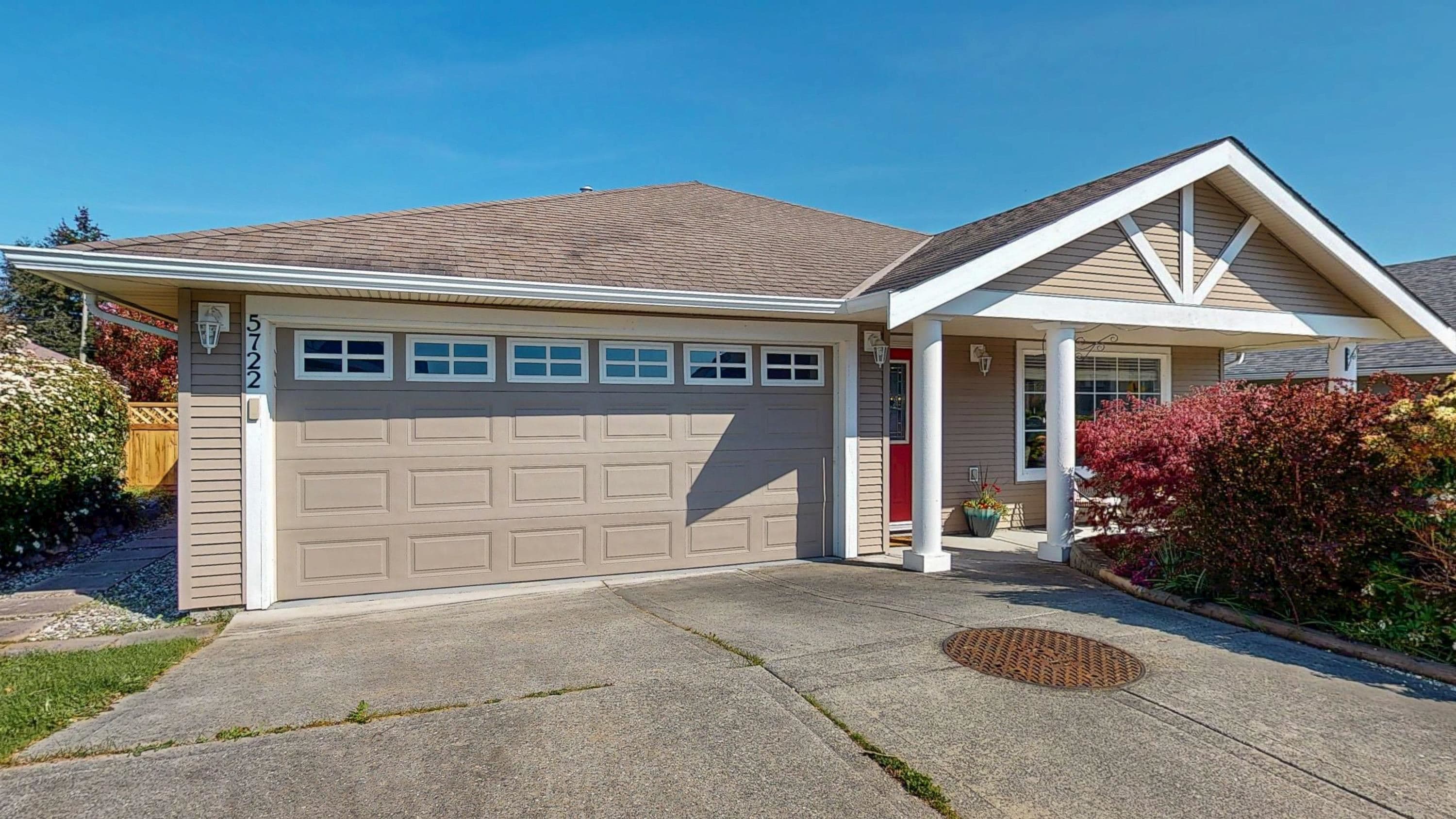 5722 Emily Way, Sechelt, V7Z 0N5 — photo 2