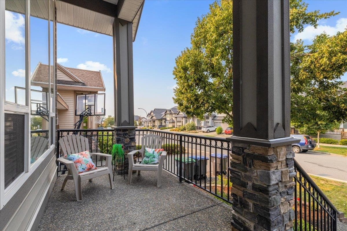 18118 67 Avenue, Surrey, V3S 0L9 — photo 3
