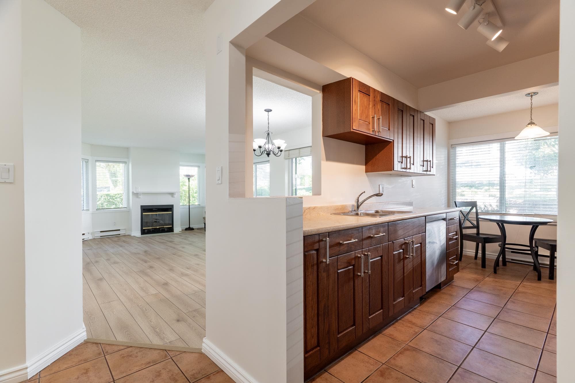 205 - 1280 Fir Street, Surrey, V4B 4B1 — photo 3