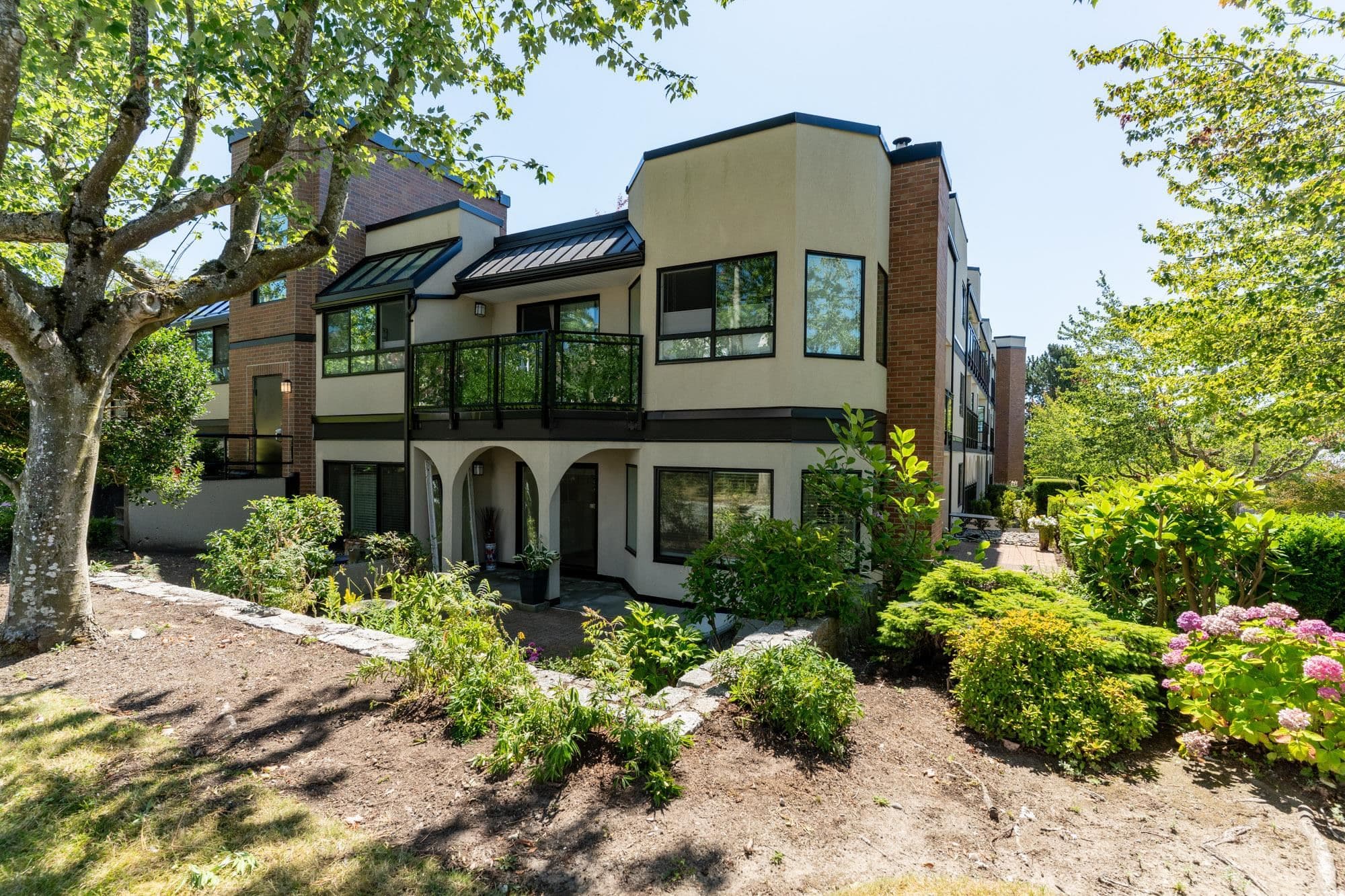 205 - 1280 Fir Street, Surrey, V4B 4B1 — photo 1
