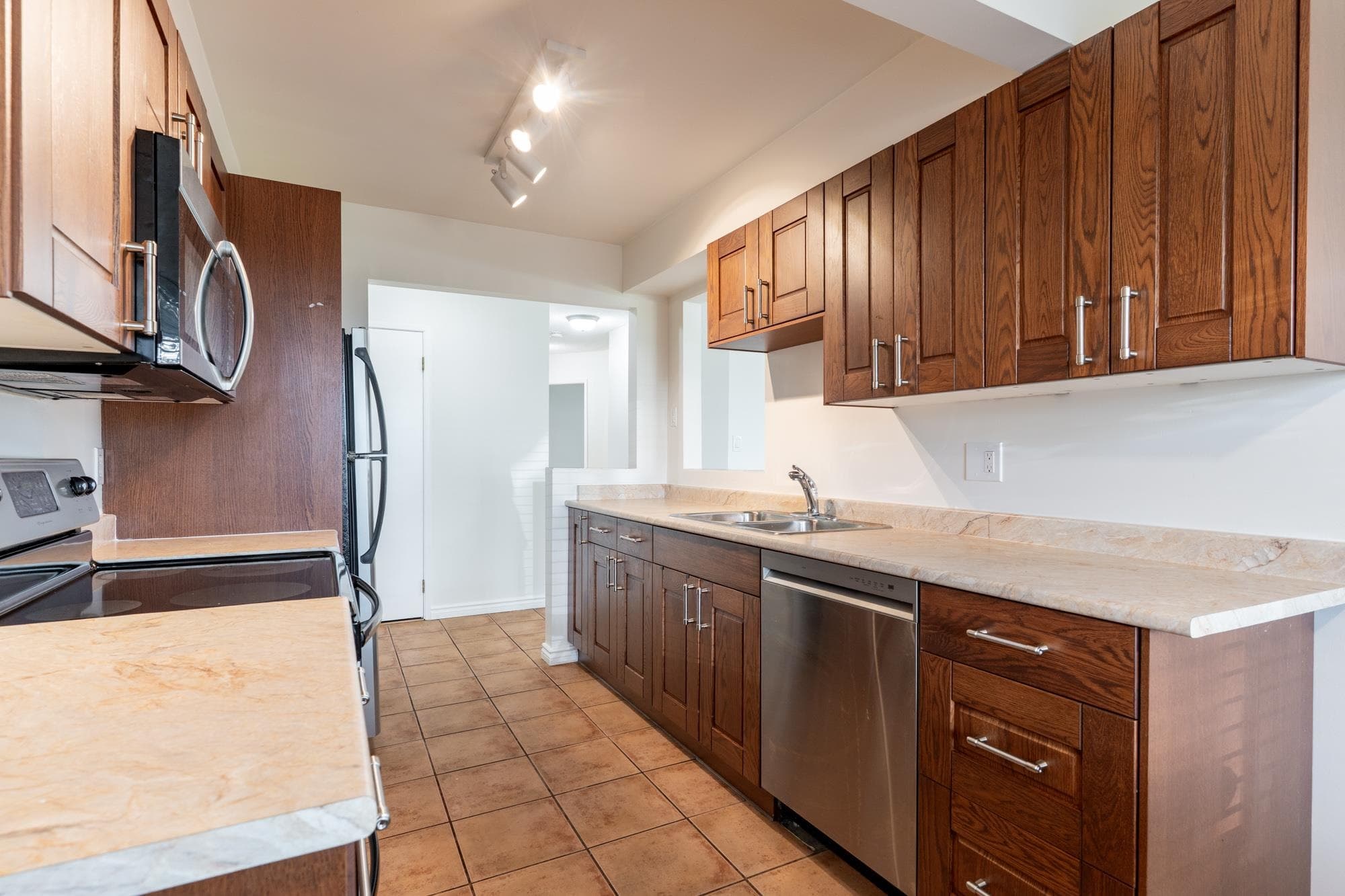 205 - 1280 Fir Street, Surrey, V4B 4B1 — photo 5