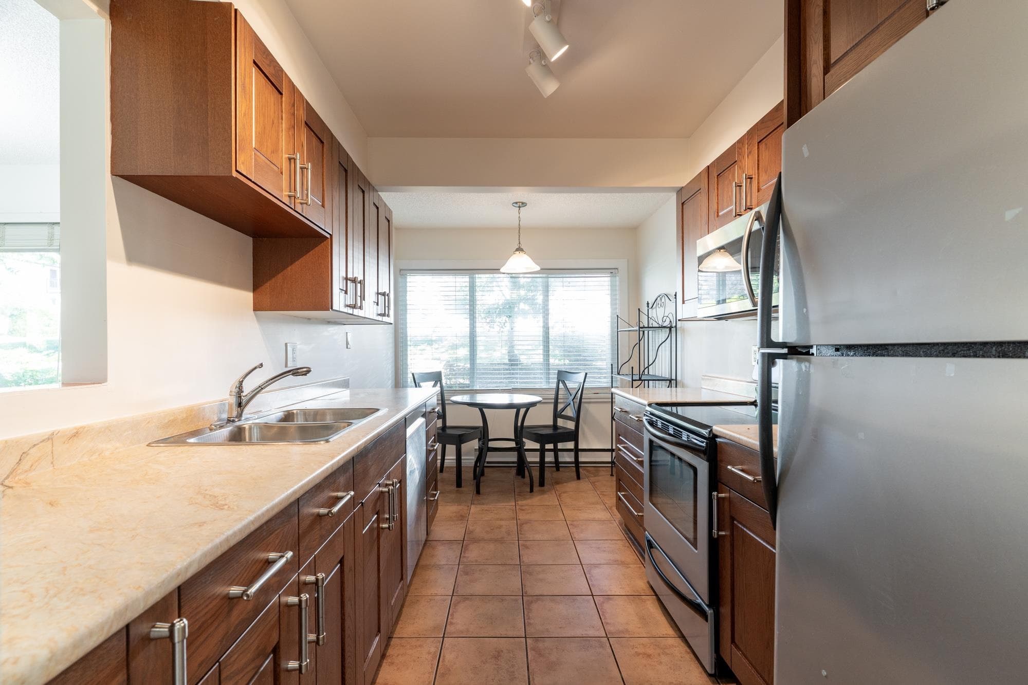 205 - 1280 Fir Street, Surrey, V4B 4B1 — photo 4