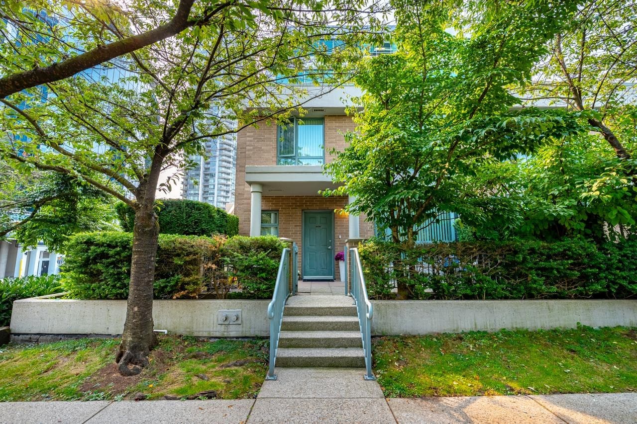 TH1 - 1889 Rosser Avenue, Burnaby, V5C 6R4 — photo 2