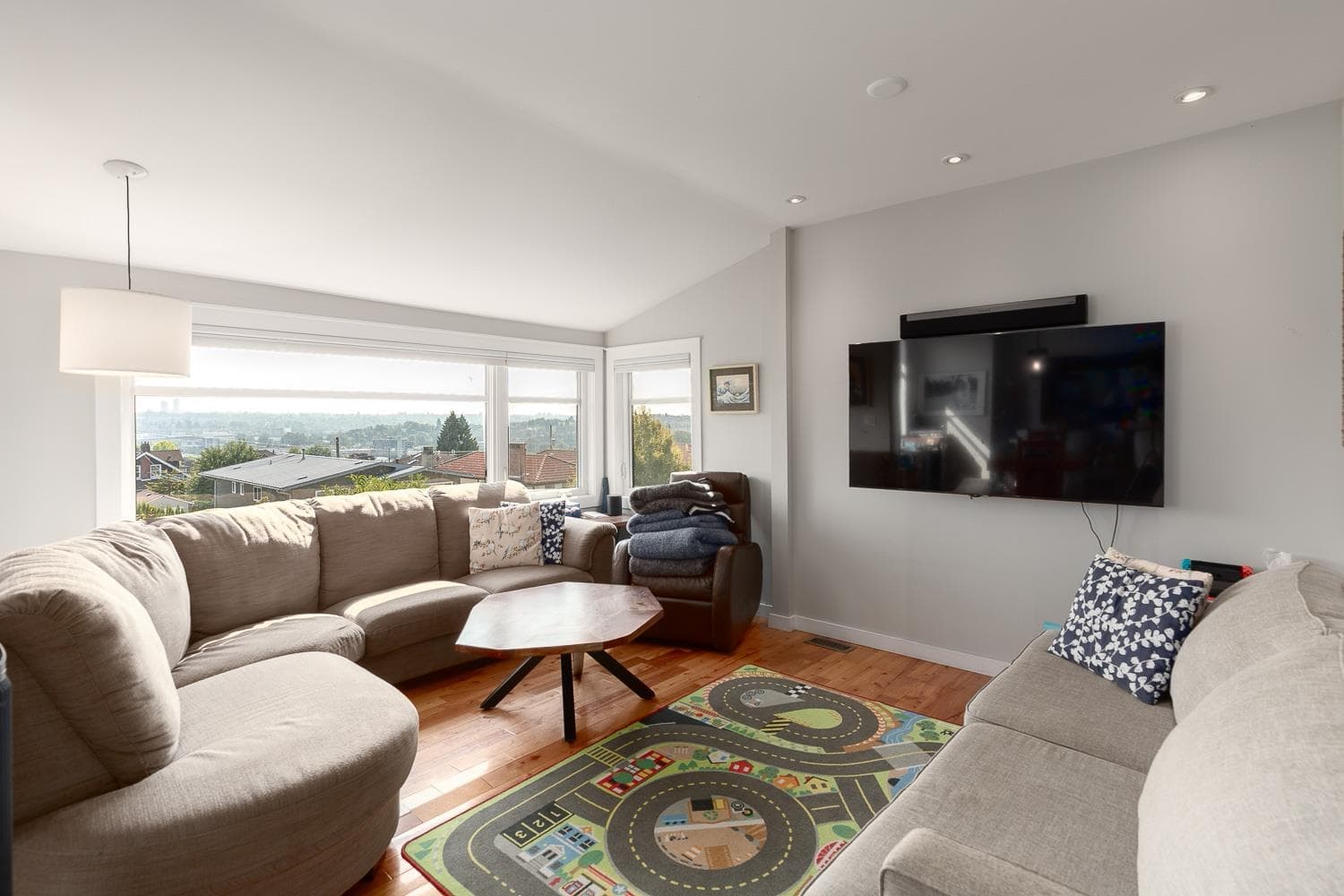3853 Frances Street, Burnaby, V5C 2P1 — photo 3