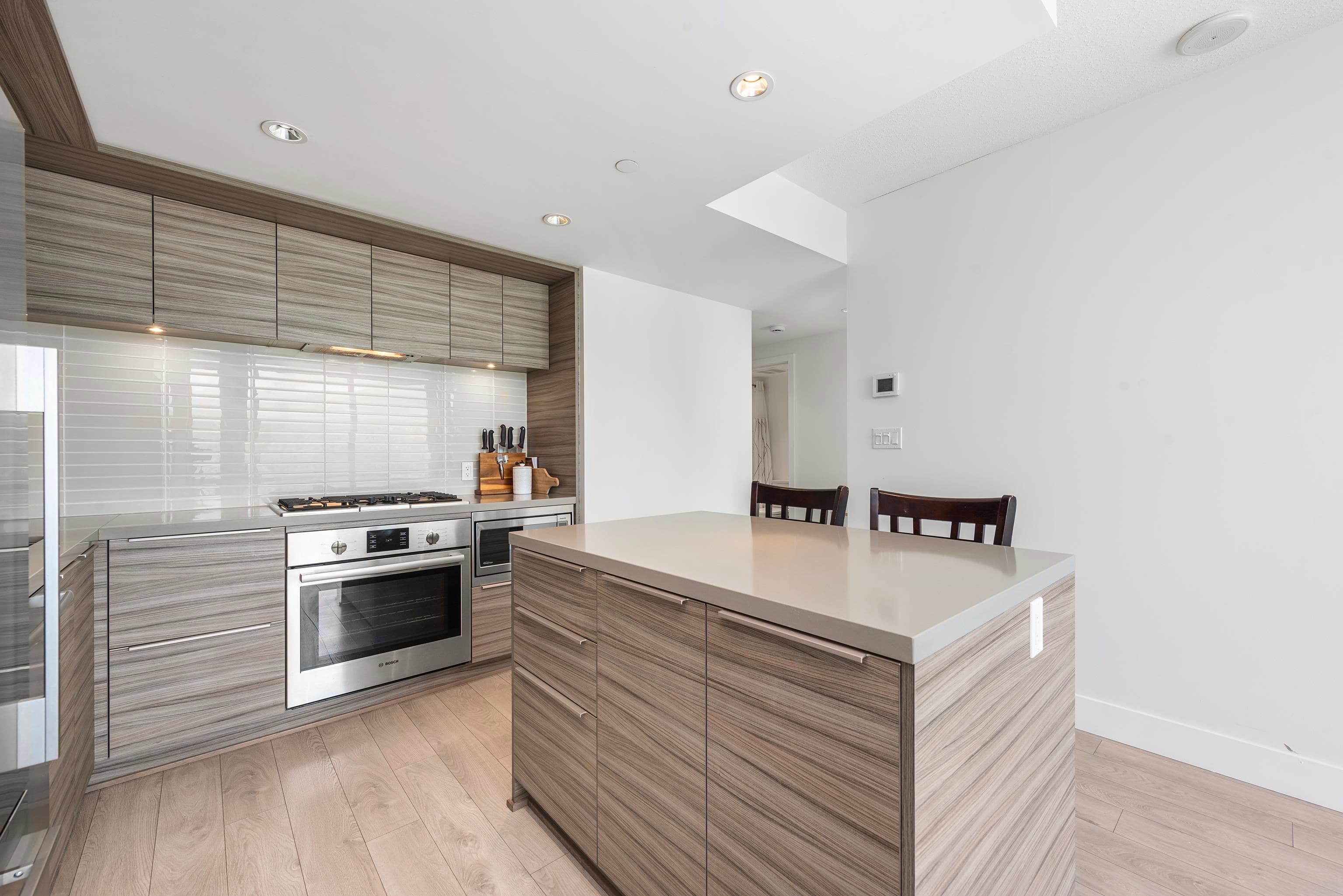 1909 - 1550 Fern Street, North Vancouver, V7J 0A9 — photo 3