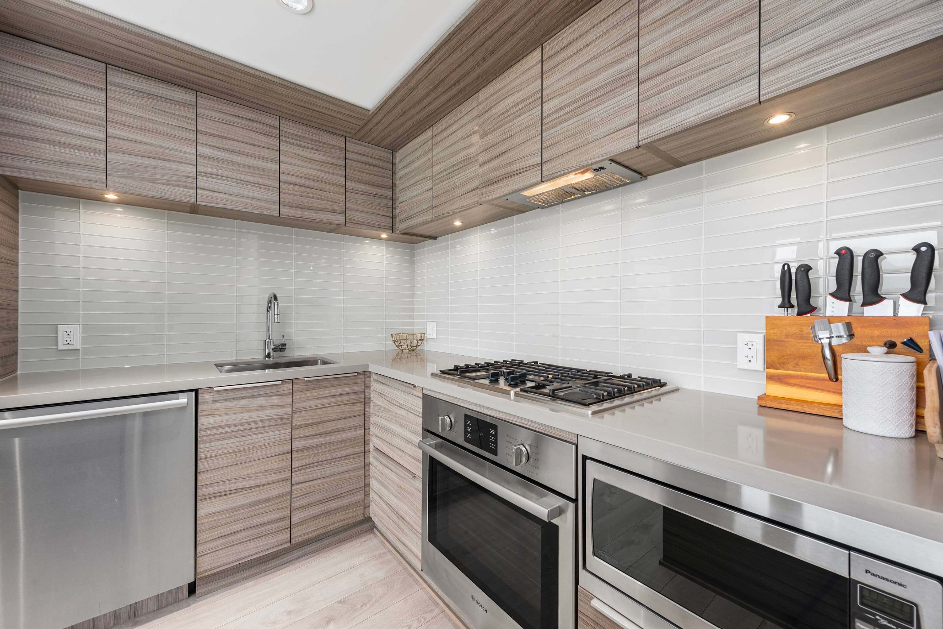 1909 - 1550 Fern Street, North Vancouver, V7J 0A9 — photo 4