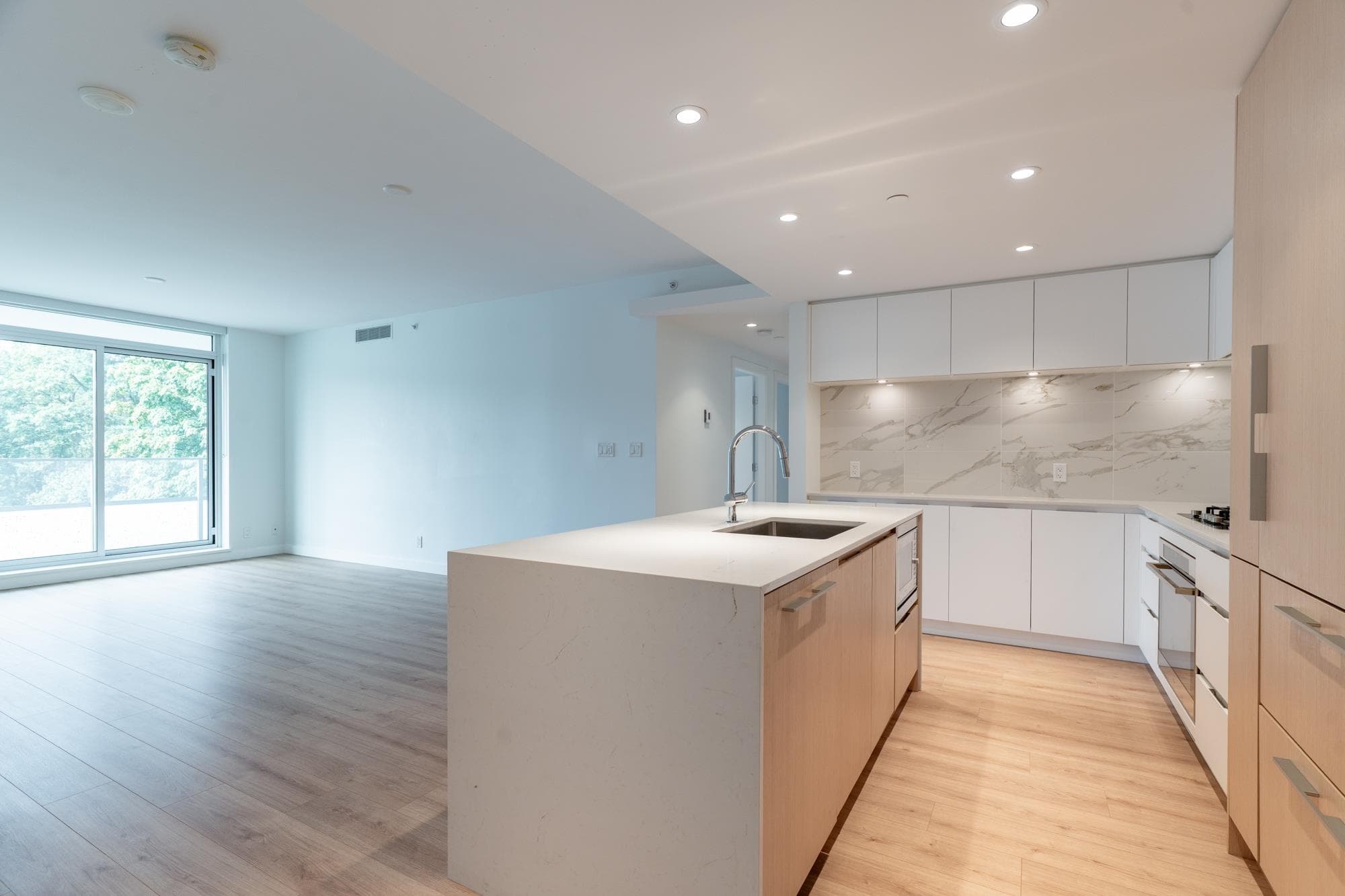 401 - 1500 Fern Street, North Vancouver, V7J 0E6 — photo 5