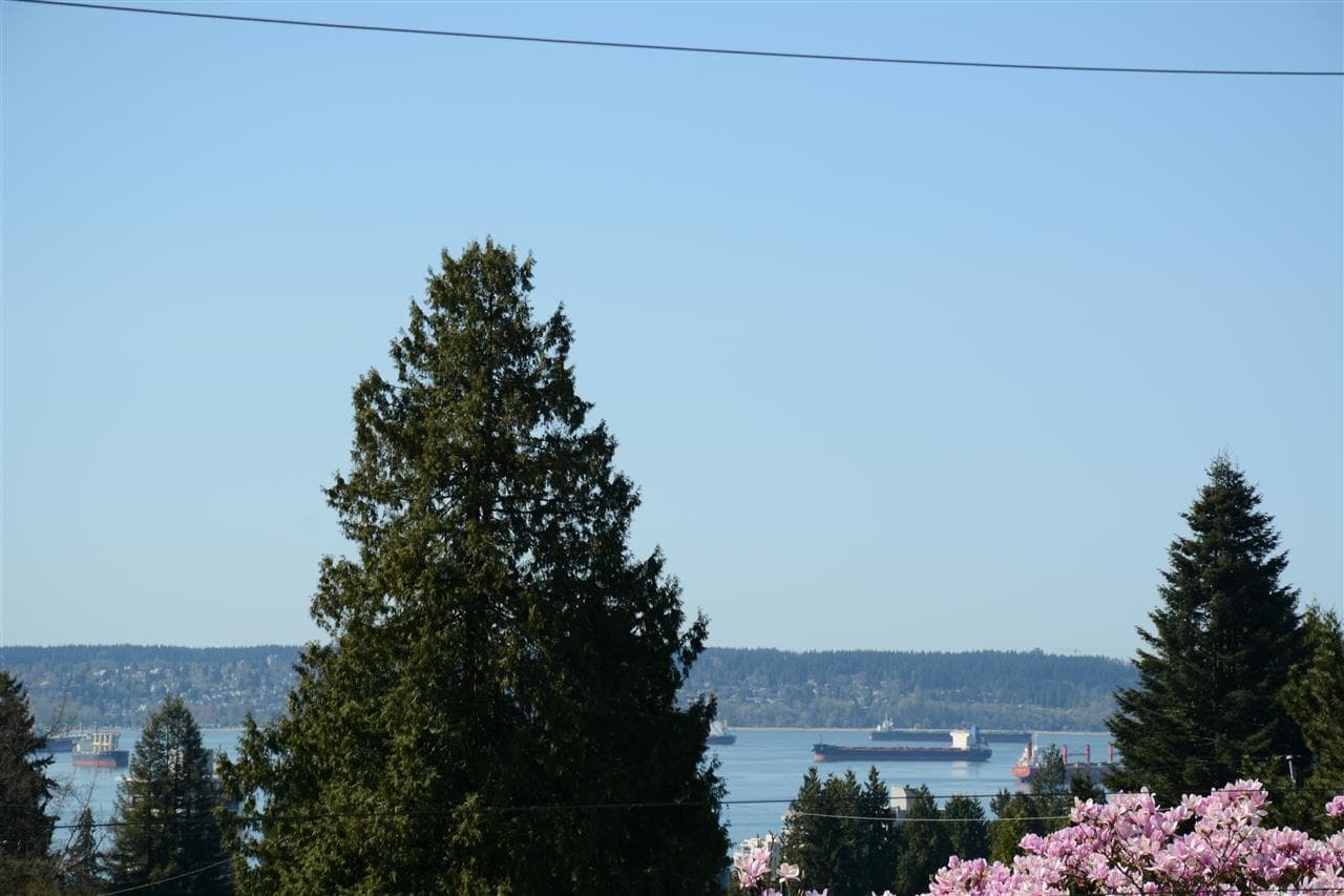 1361 Lawson Avenue, West Vancouver, V7T 2E6 — photo 2