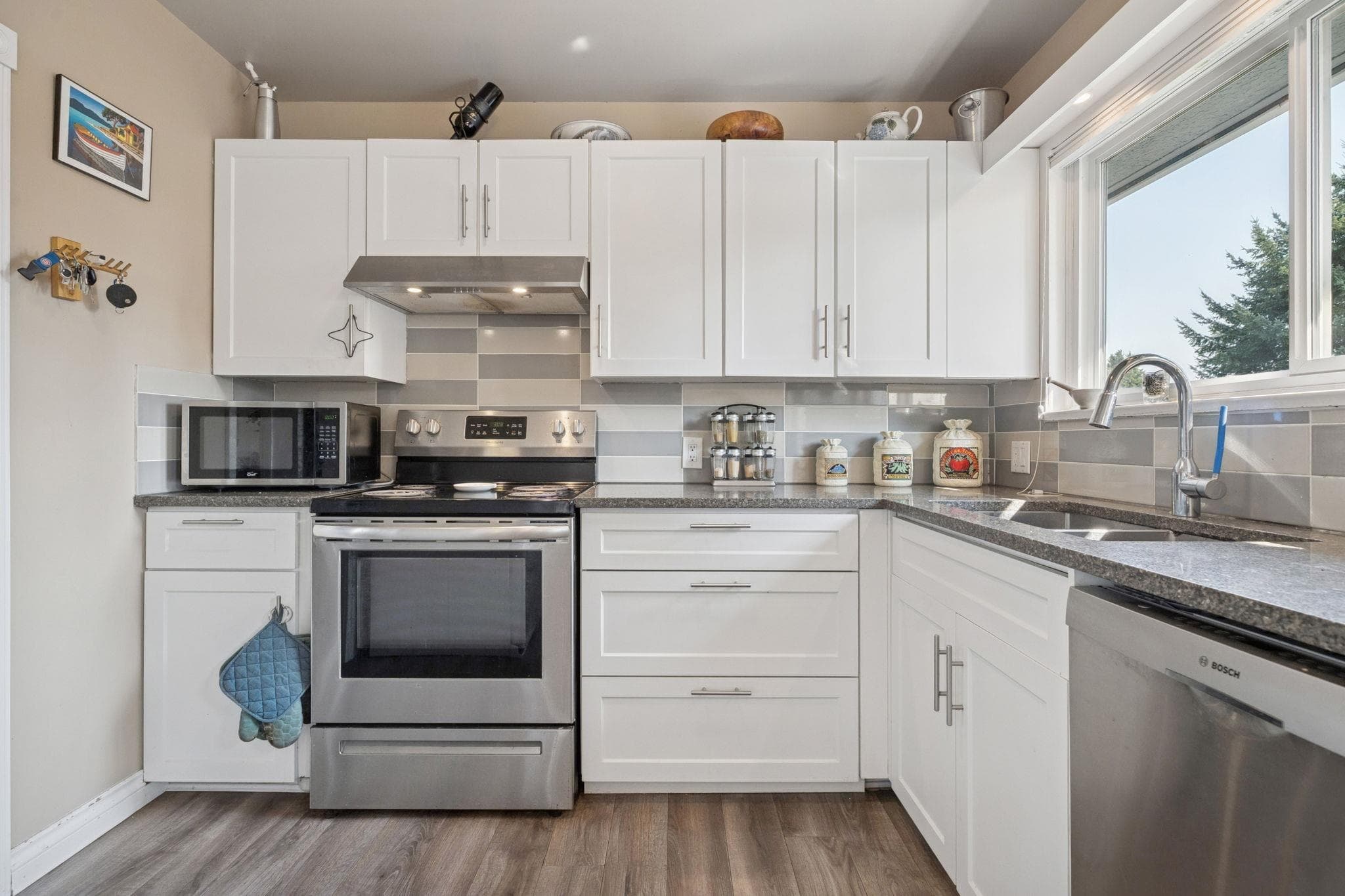 1610 Smith Avenue, Coquitlam, V3J 2Y3 — photo 2
