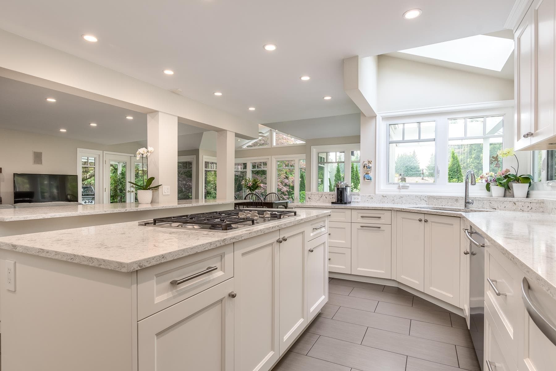 554 Newcroft Place, West Vancouver, V7T 1W8 — photo 5
