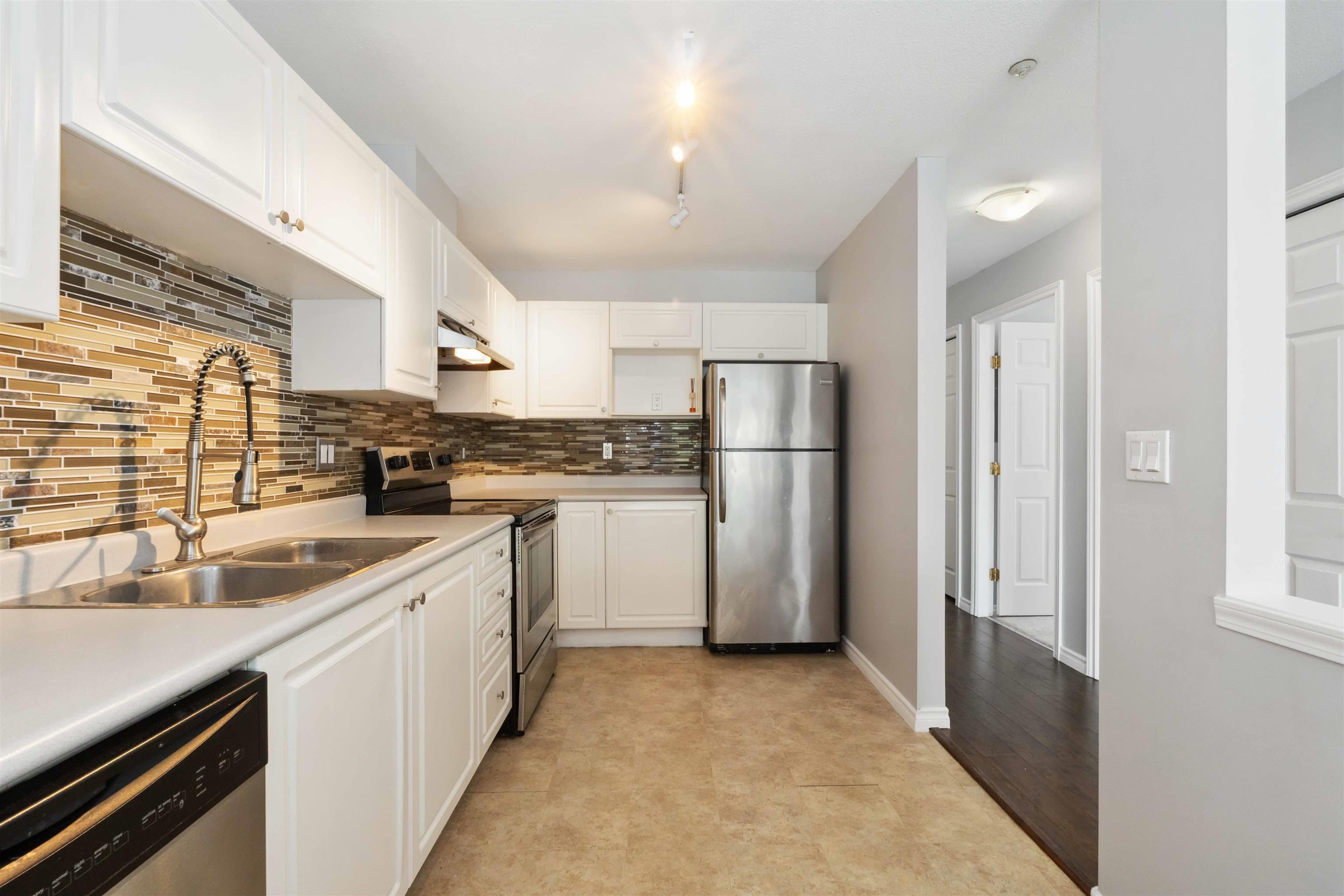 303 - 5499 203 Street, Langley, V3A 1W1 — photo 5